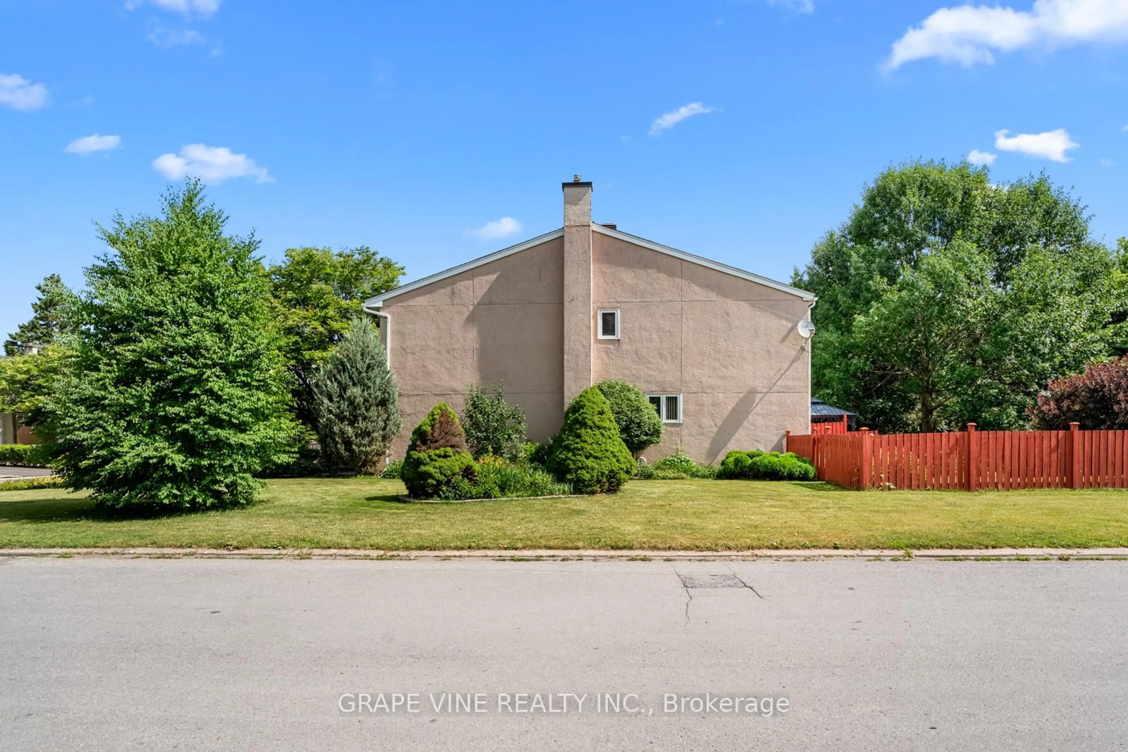 A pic from outside/outdoor area/front of a property/back of a property/a pic from drone, unknown for 49 Tybalt Cres, Ottawa Ontario K2H 8J6