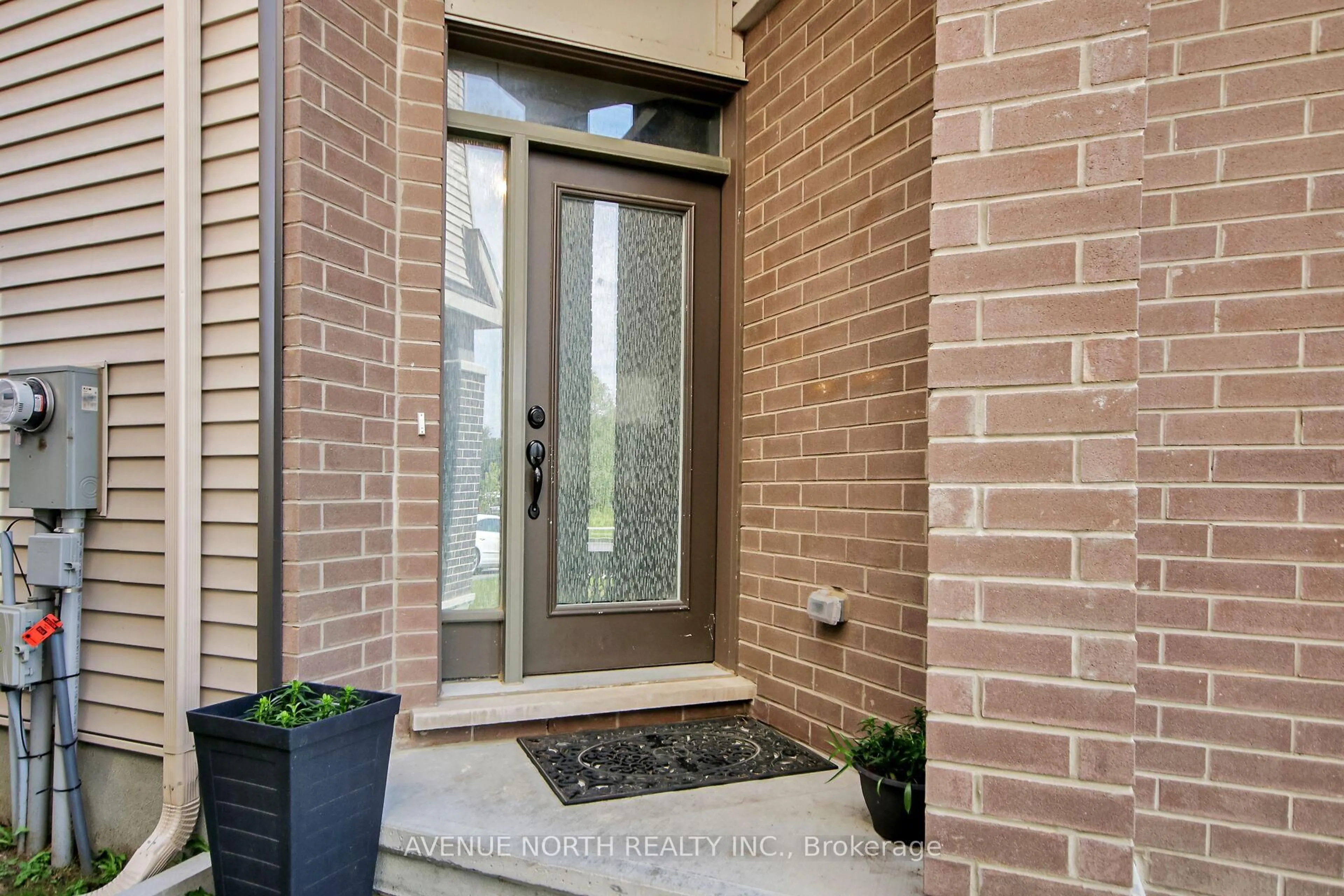 Indoor entryway for 4772 Abbott St, Ottawa Ontario K2S 1B9
