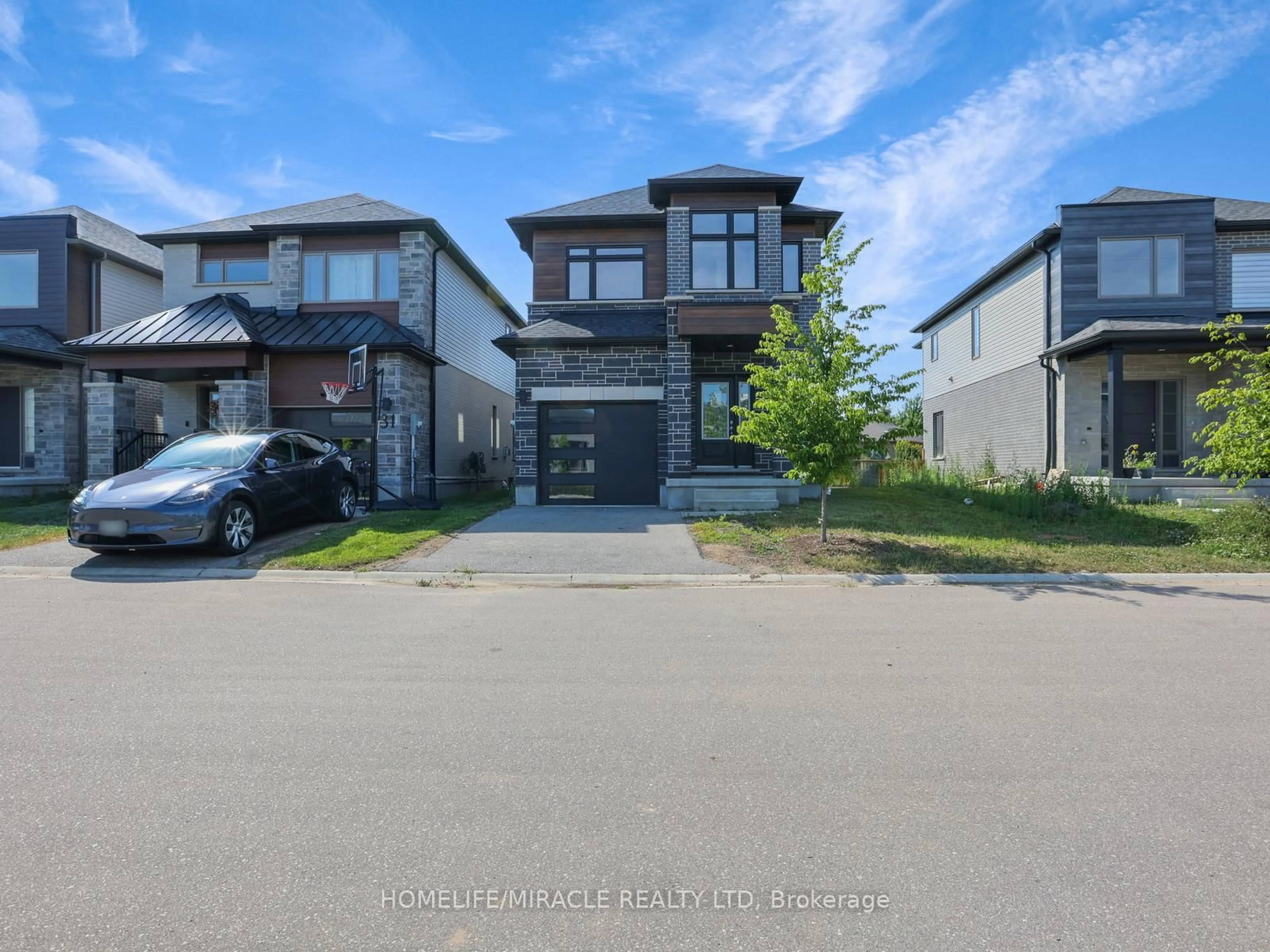 A pic from outside/outdoor area/front of a property/back of a property/a pic from drone, street for 29 Ferris Circ, Guelph Ontario N1G 0H2
