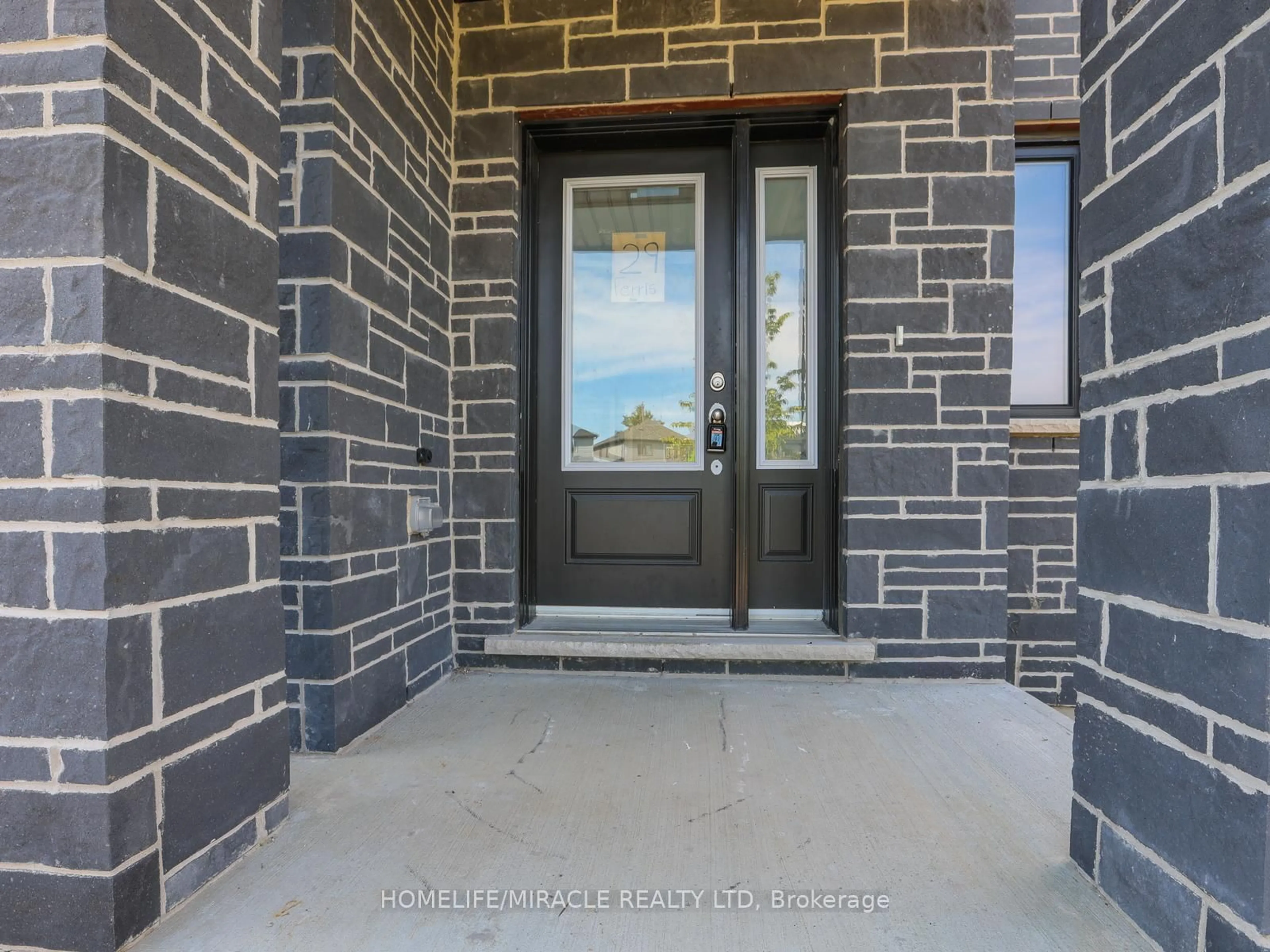 Indoor entryway for 29 Ferris Circ, Guelph Ontario N1G 0H2
