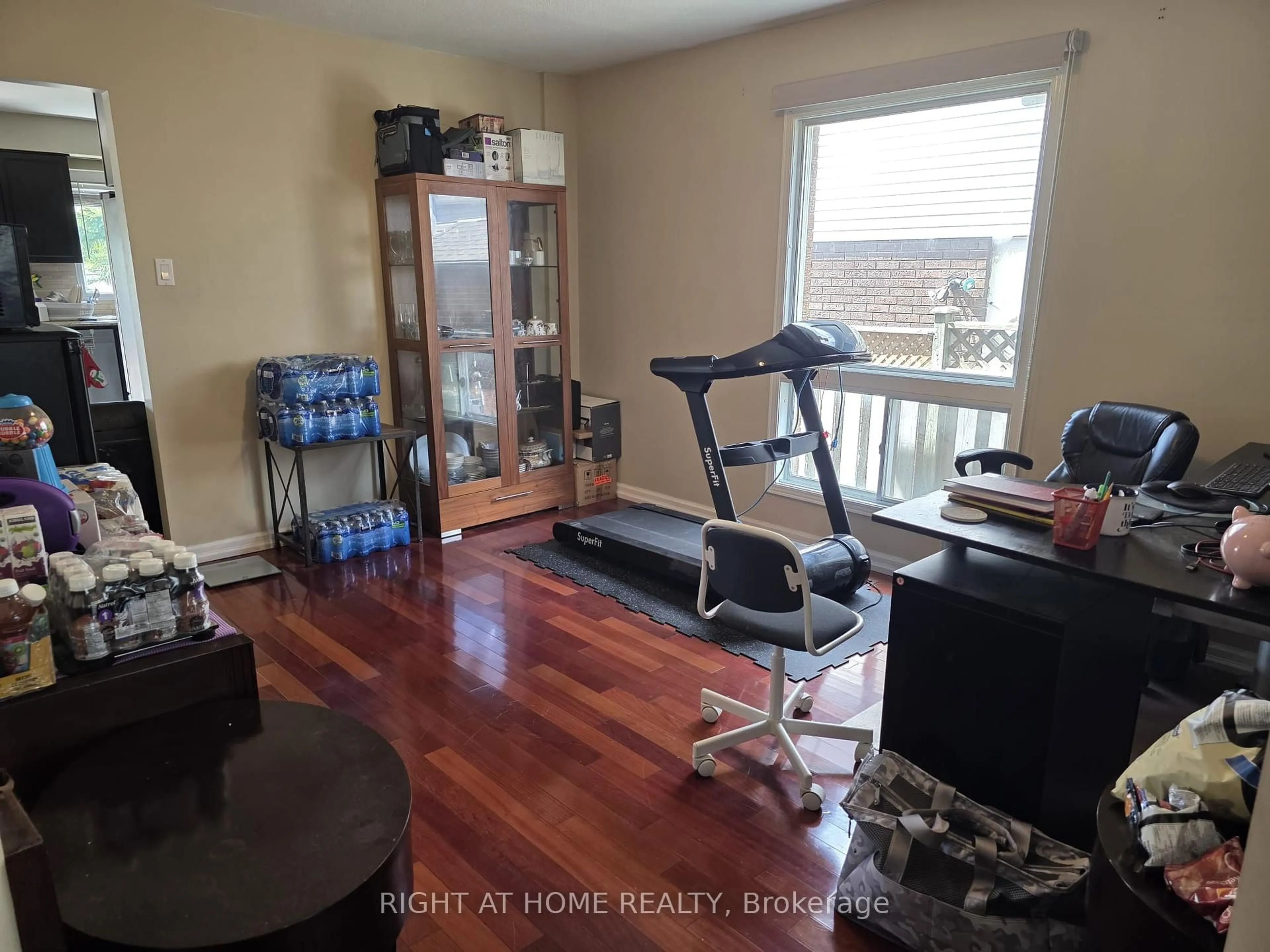 A pic of a room for 15 Lorilee Cres, Kitchener Ontario N2N 2J4
