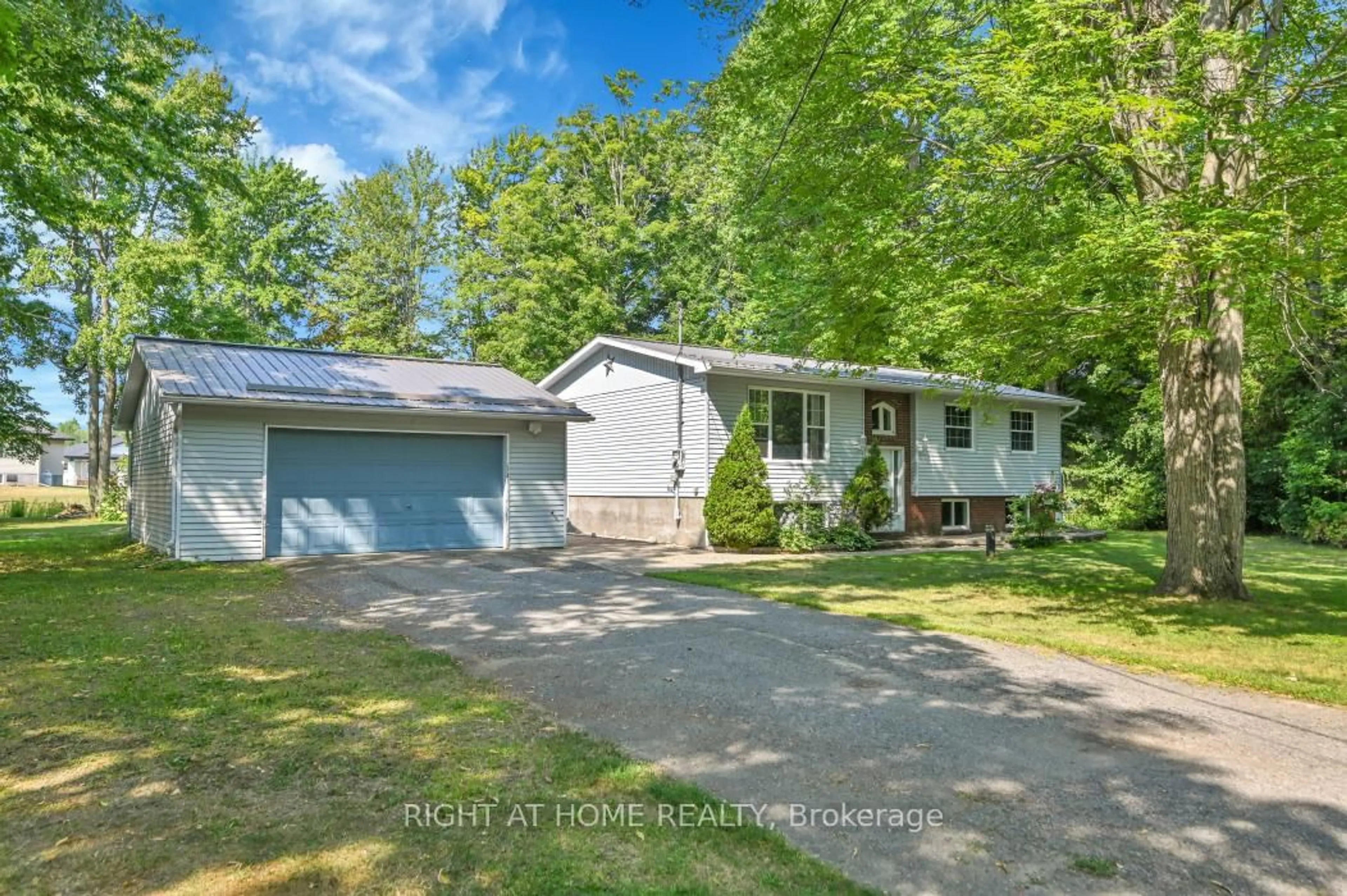 A pic from outside/outdoor area/front of a property/back of a property/a pic from drone, street for 1696 Christina Cres, North Dundas Ontario K0E 1S0