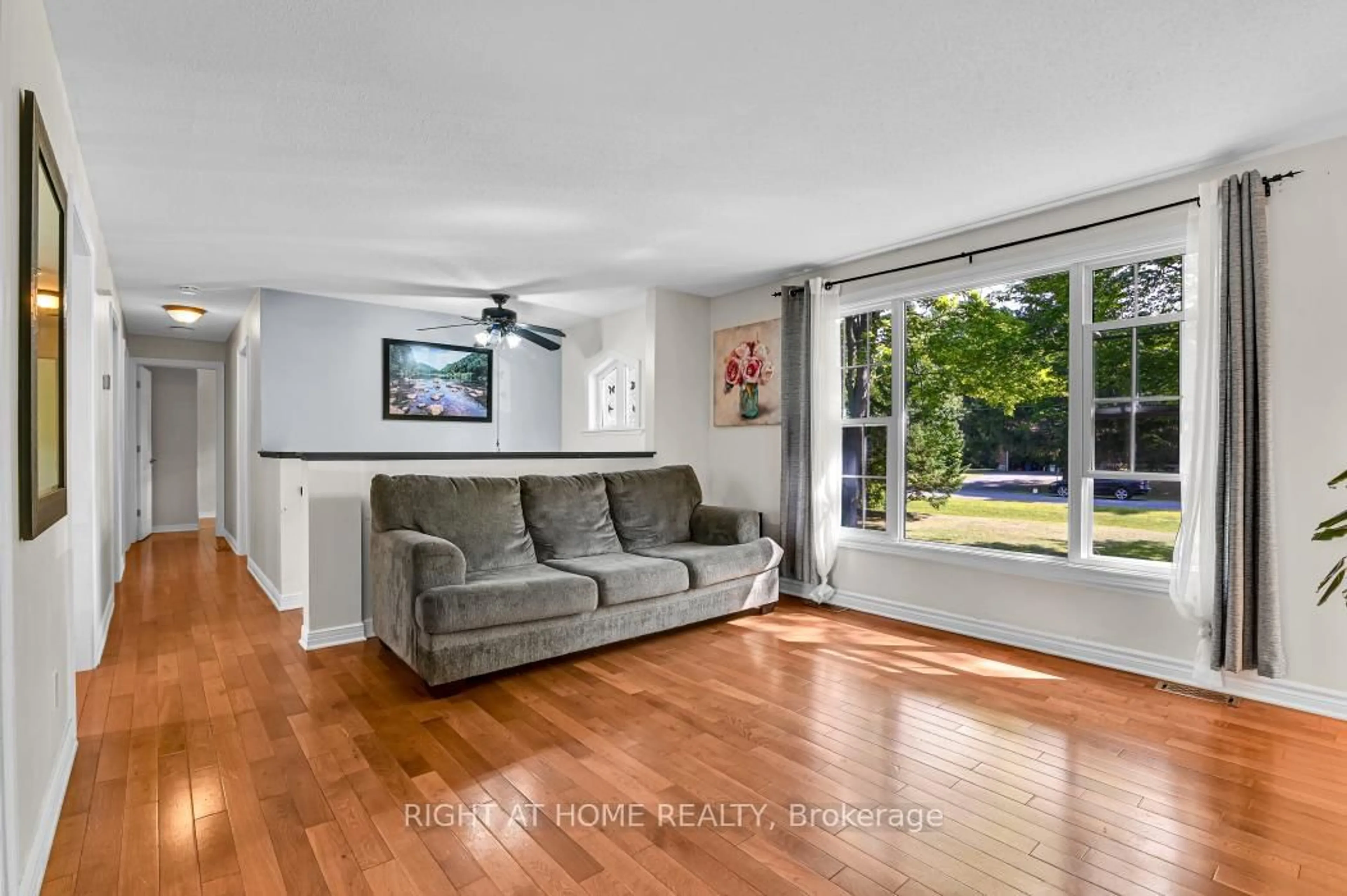 Living room with furniture, unknown for 1696 Christina Cres, North Dundas Ontario K0E 1S0
