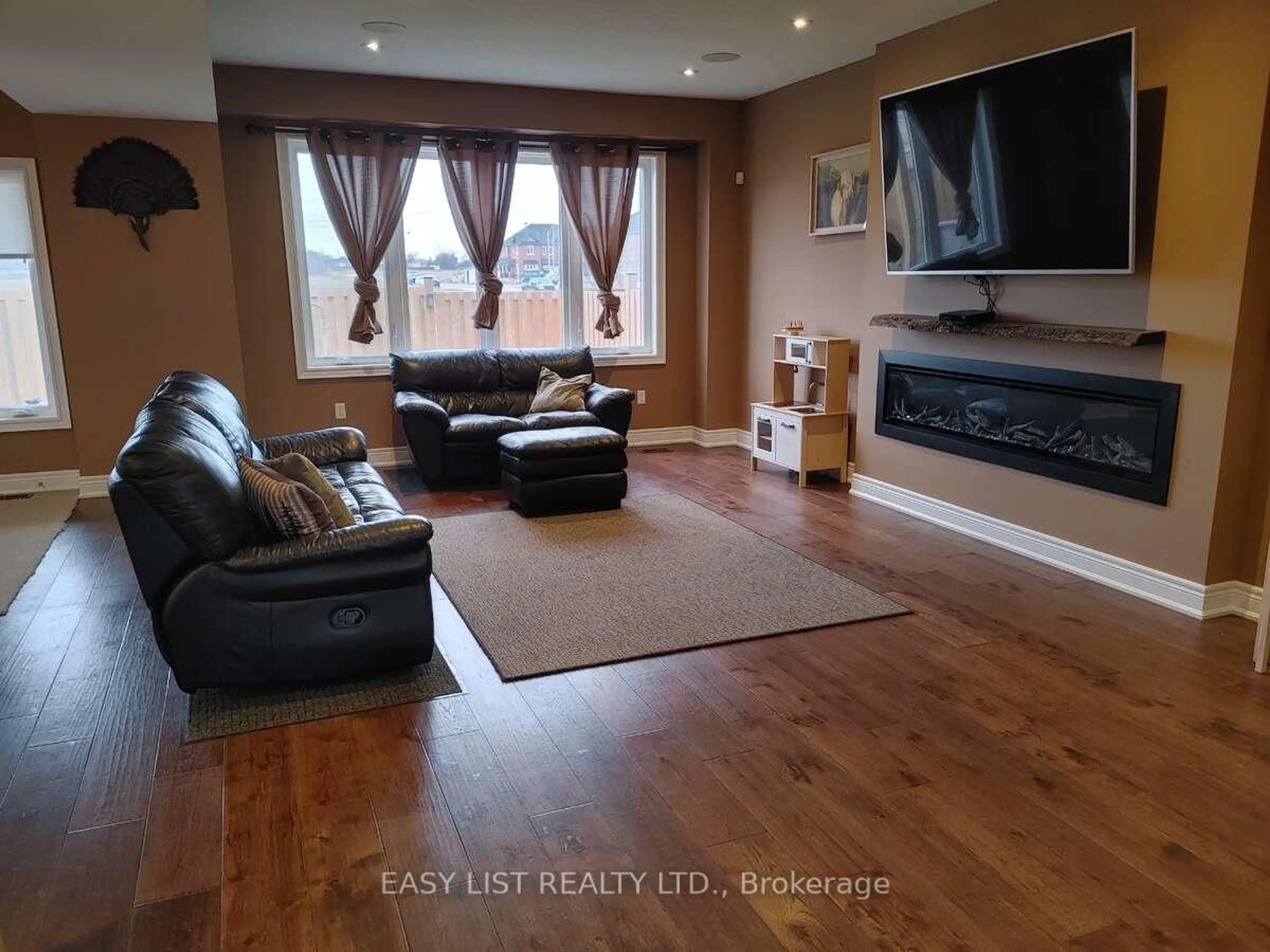 Living room with furniture, wood/laminate floor for 83 Homestead Way, Thorold Ontario L2V 0J8