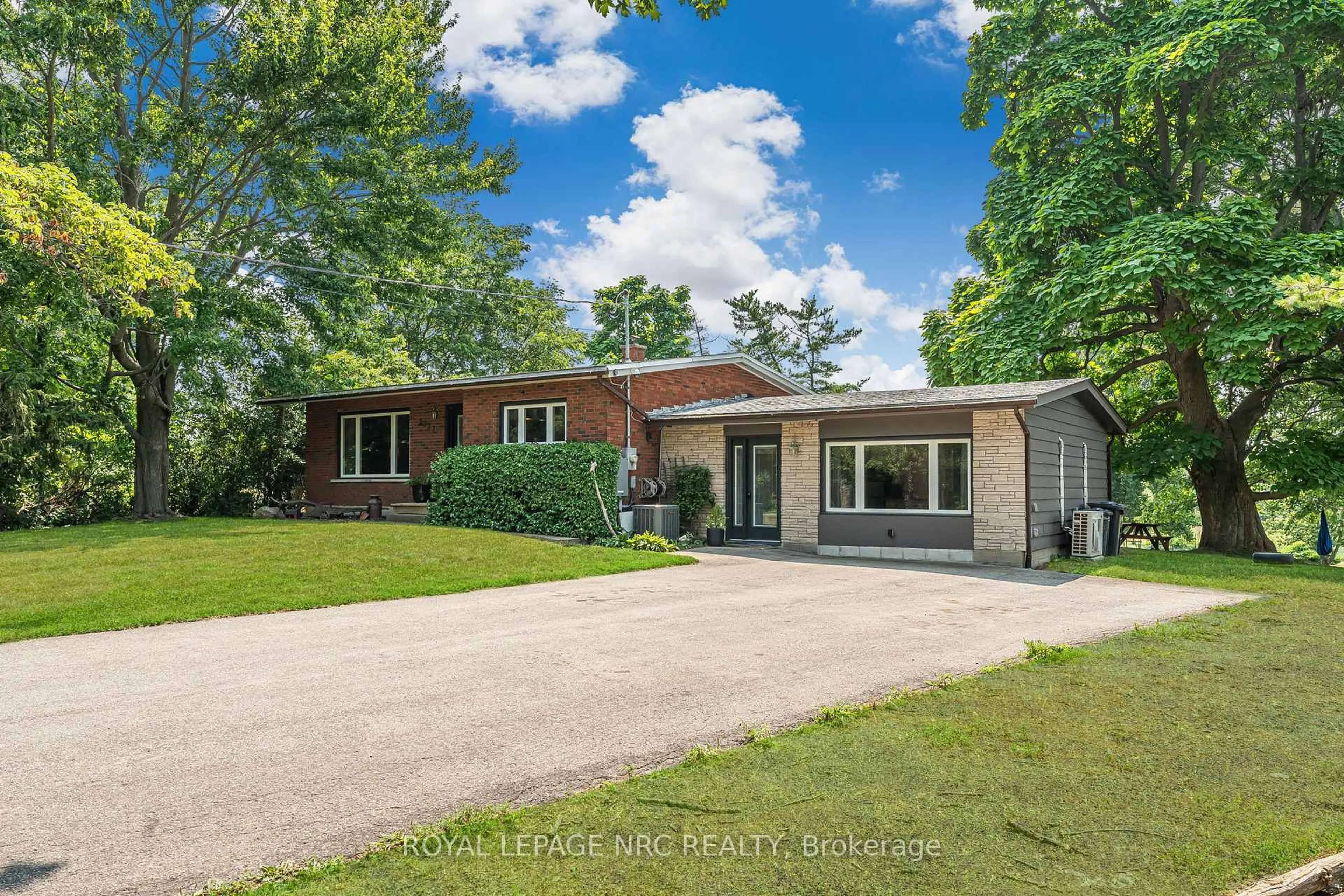A pic from outside/outdoor area/front of a property/back of a property/a pic from drone, unknown for 5277 SHERKSTON Rd, Fort Erie Ontario L0S 1R0