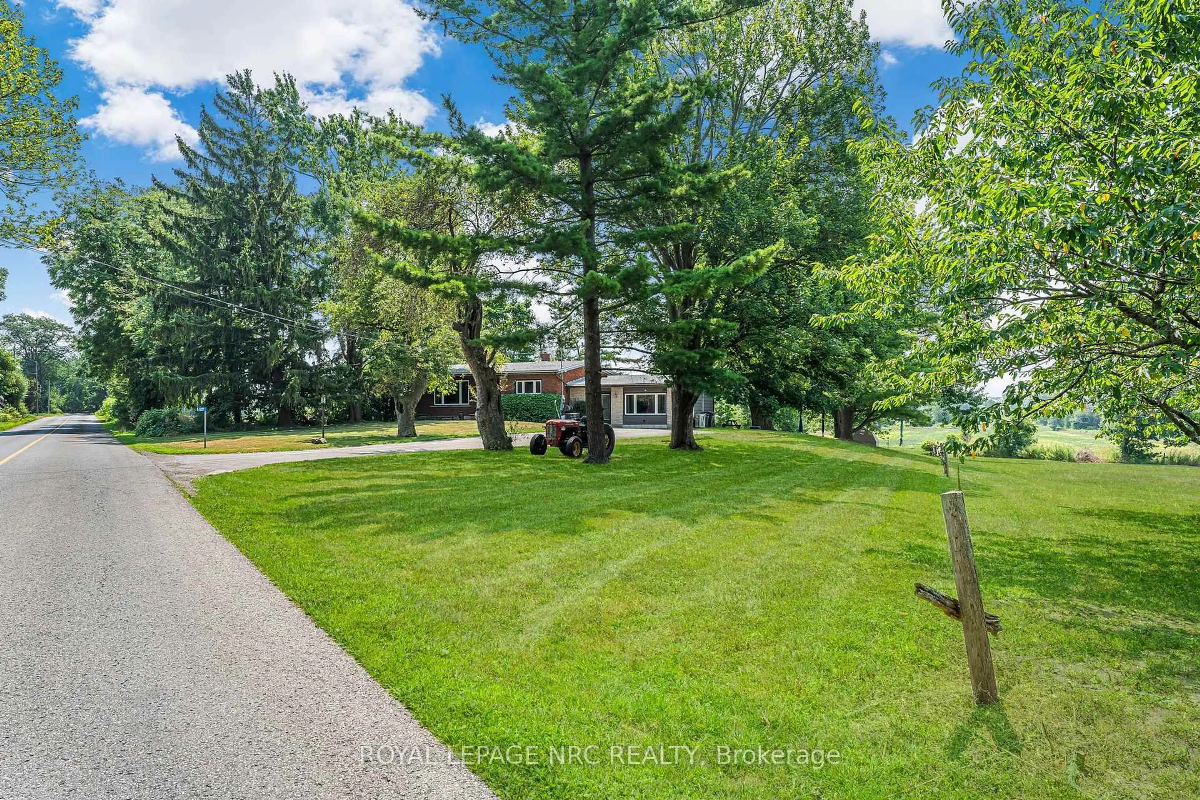 A pic from outside/outdoor area/front of a property/back of a property/a pic from drone, water/lake/river/ocean view for 5277 SHERKSTON Rd, Fort Erie Ontario L0S 1R0