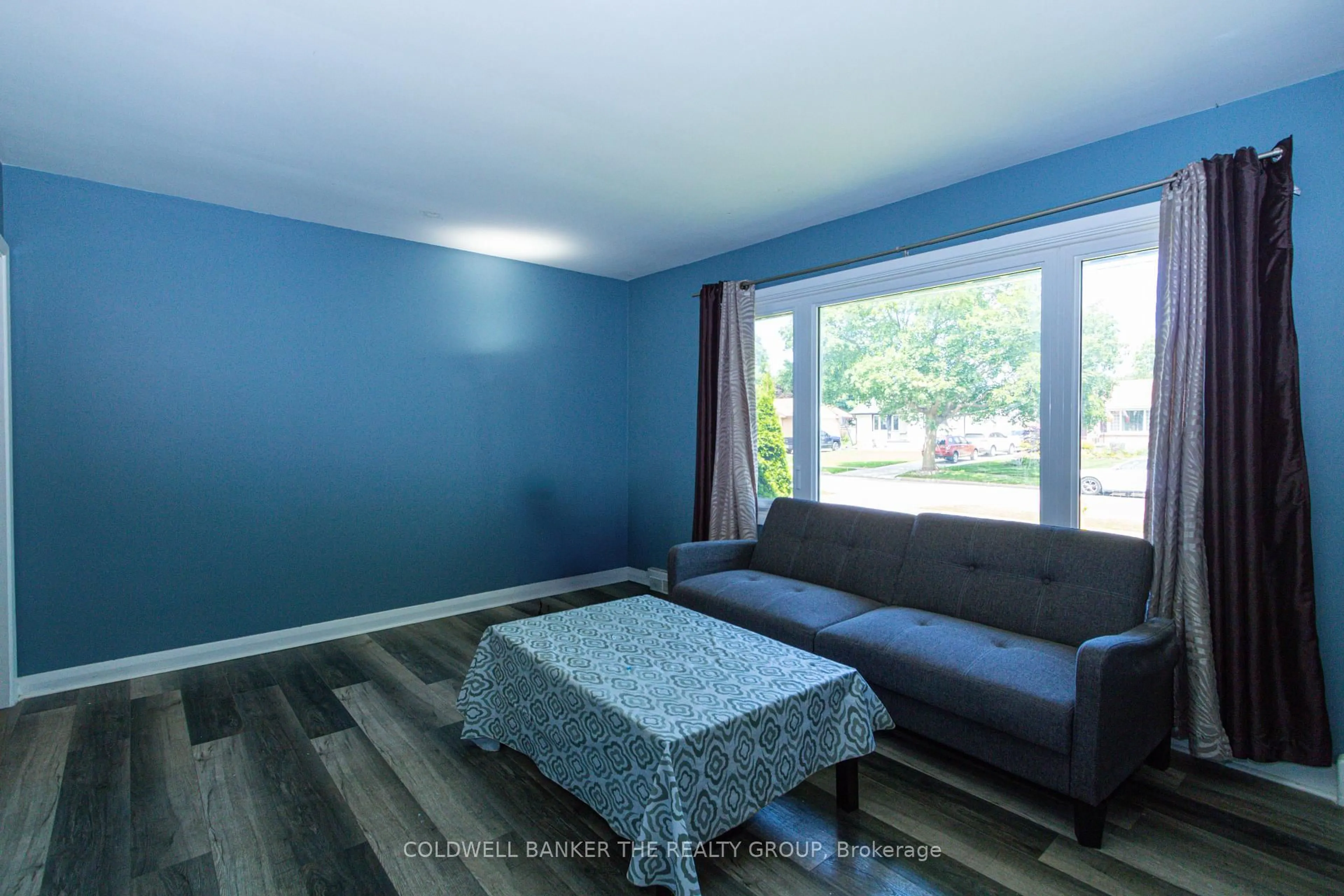 Living room with furniture, unknown for 221 STARLIGHT Ave, London East Ontario N5W 4X8