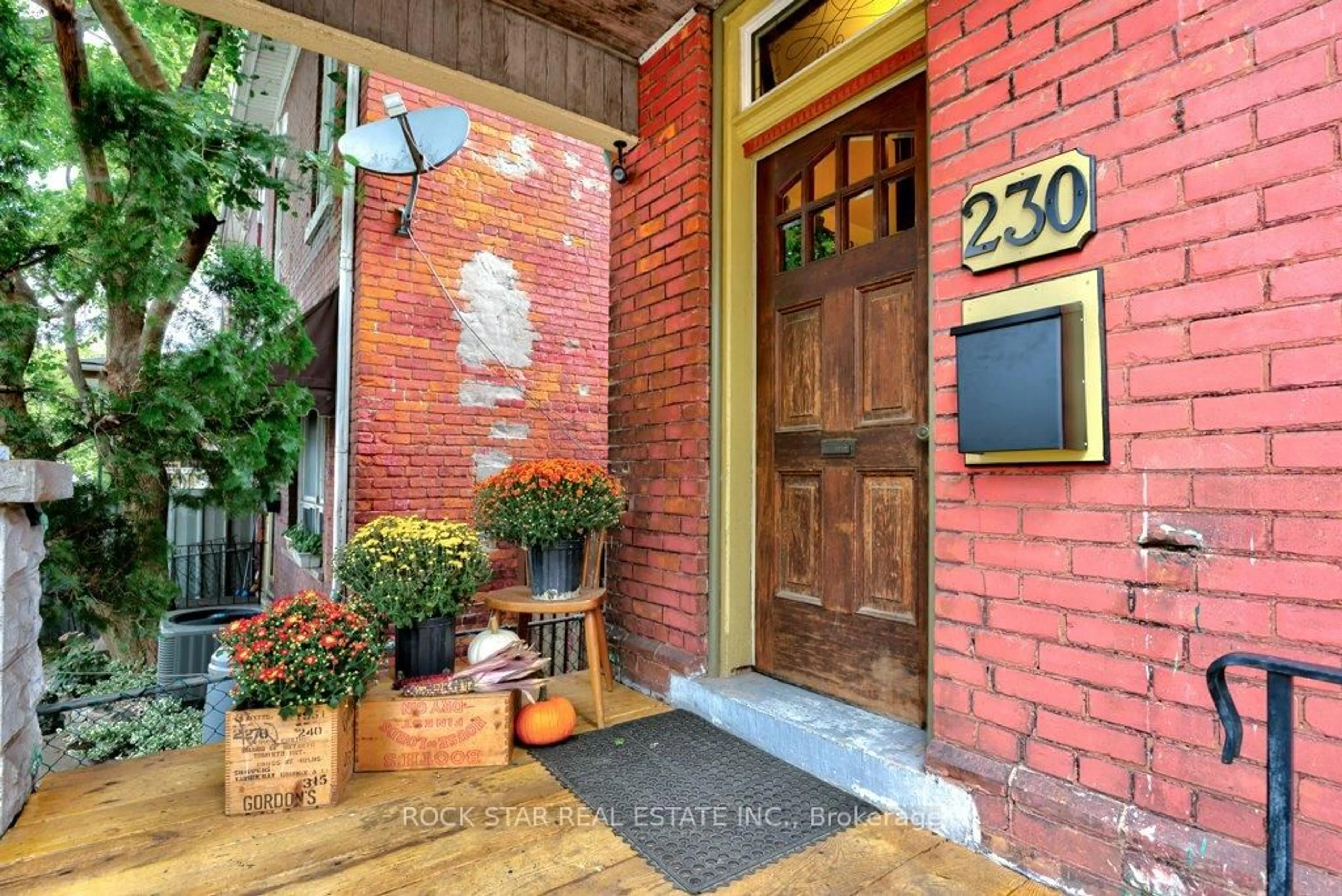 Unknown for 230 Mary St, Hamilton Ontario L8L 4W1