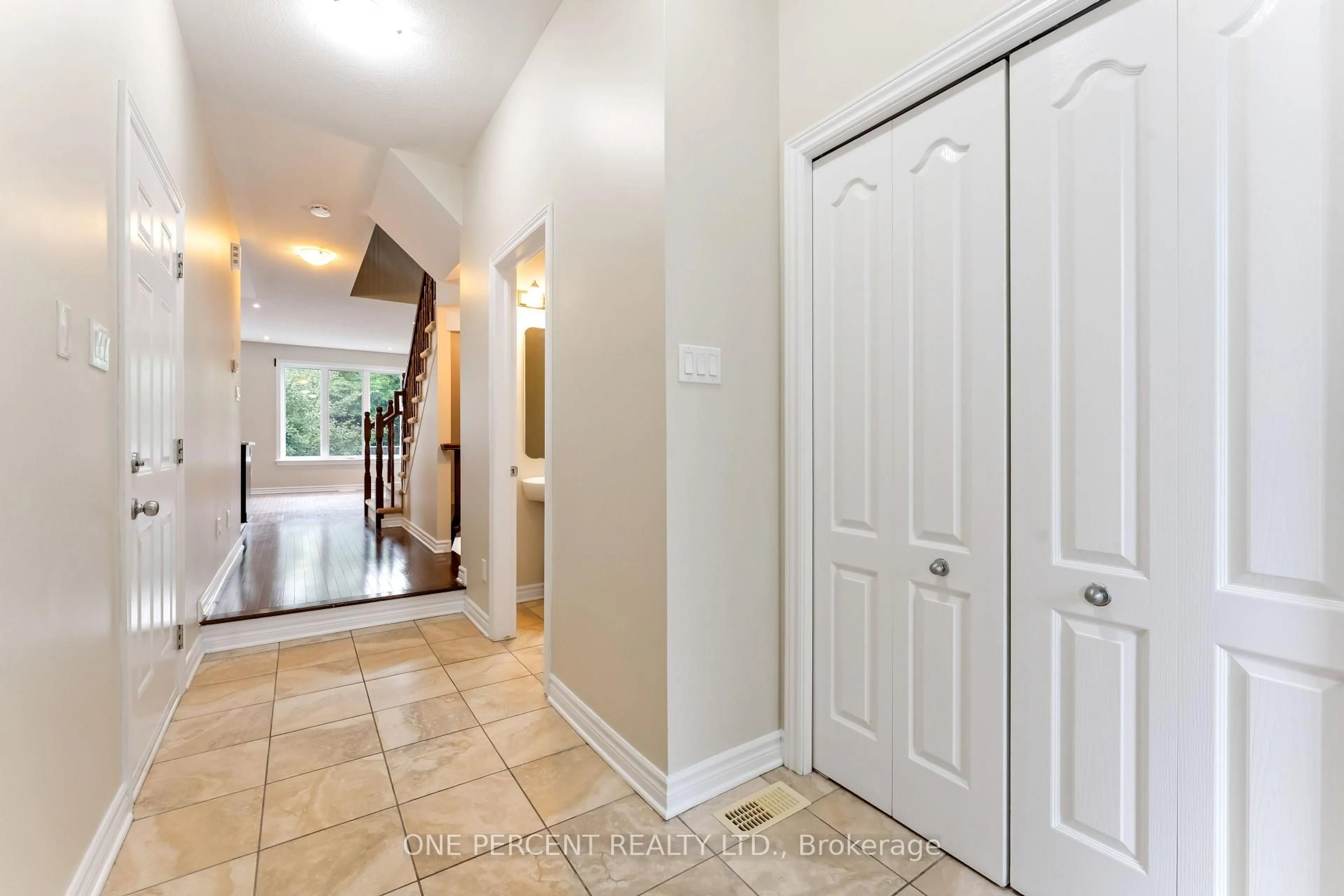 Indoor entryway for 213 Via San Marino St, Cornwall Ontario K6H 5R6