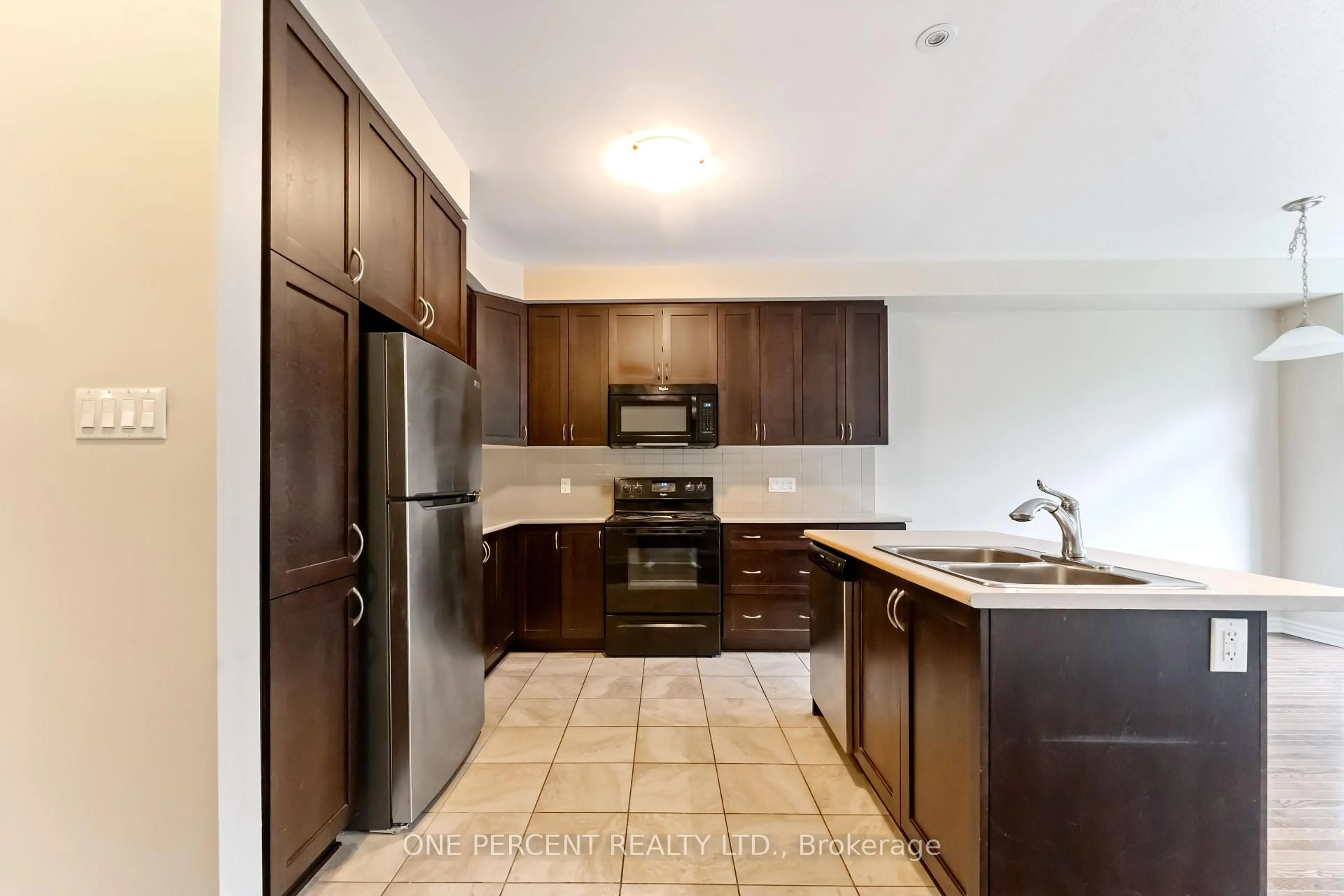 Standard kitchen, ceramic/tile floor for 213 Via San Marino St, Cornwall Ontario K6H 5R6