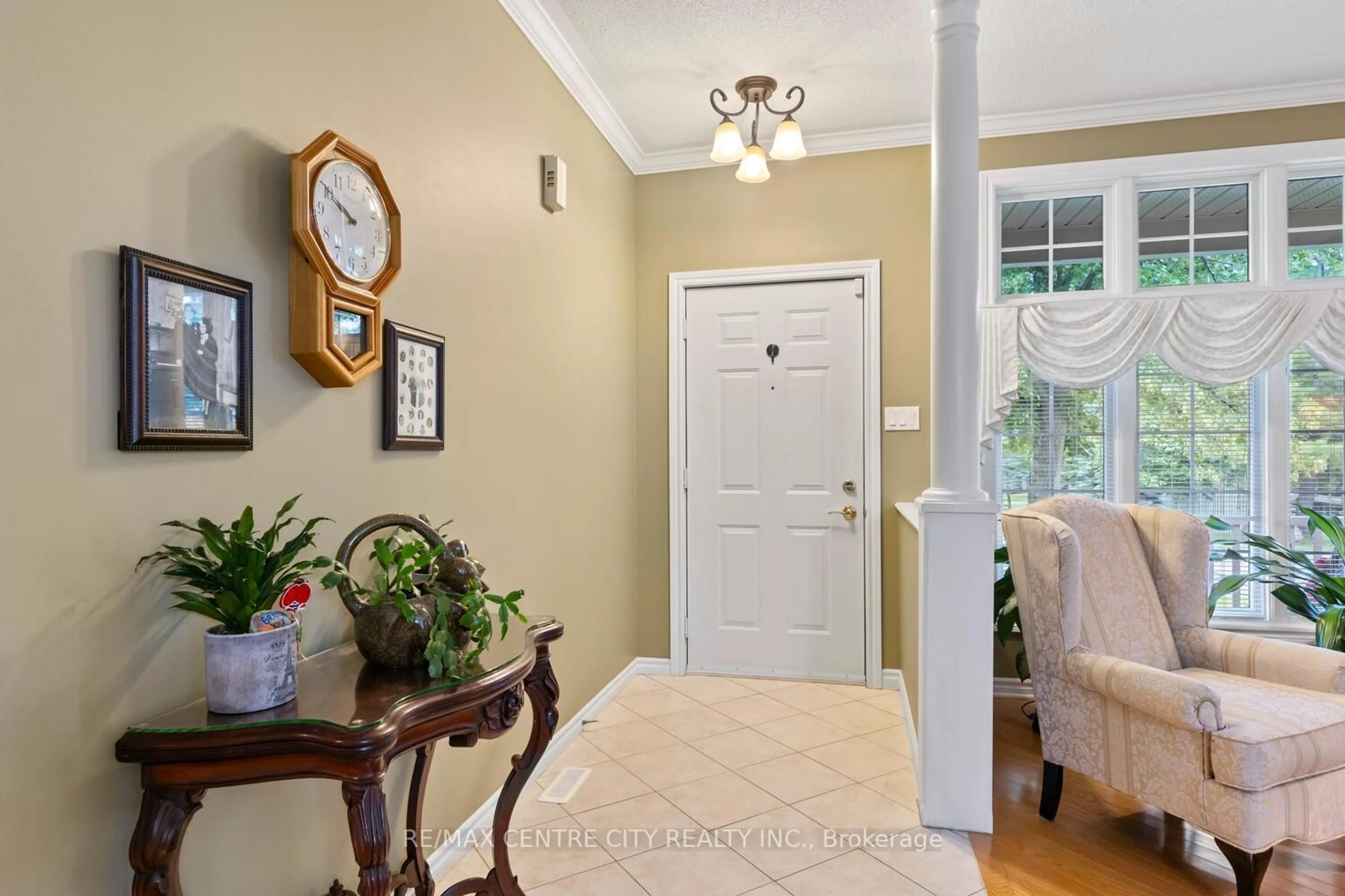 Indoor entryway for 9 Cadeau Terr #19, London South Ontario N6K 4T5
