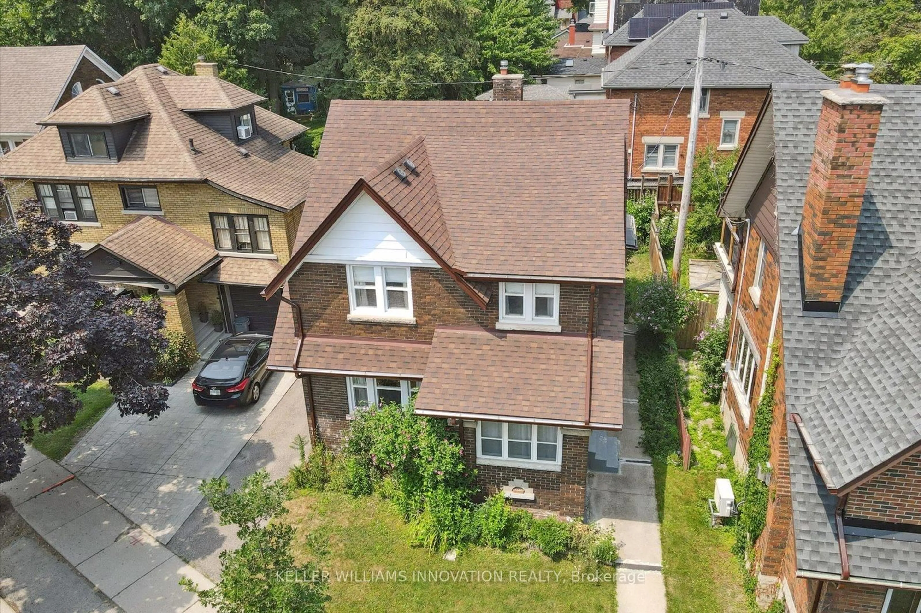 A pic from outside/outdoor area/front of a property/back of a property/a pic from drone, street for 156 Union Blvd, Kitchener Ontario N2M 2S4