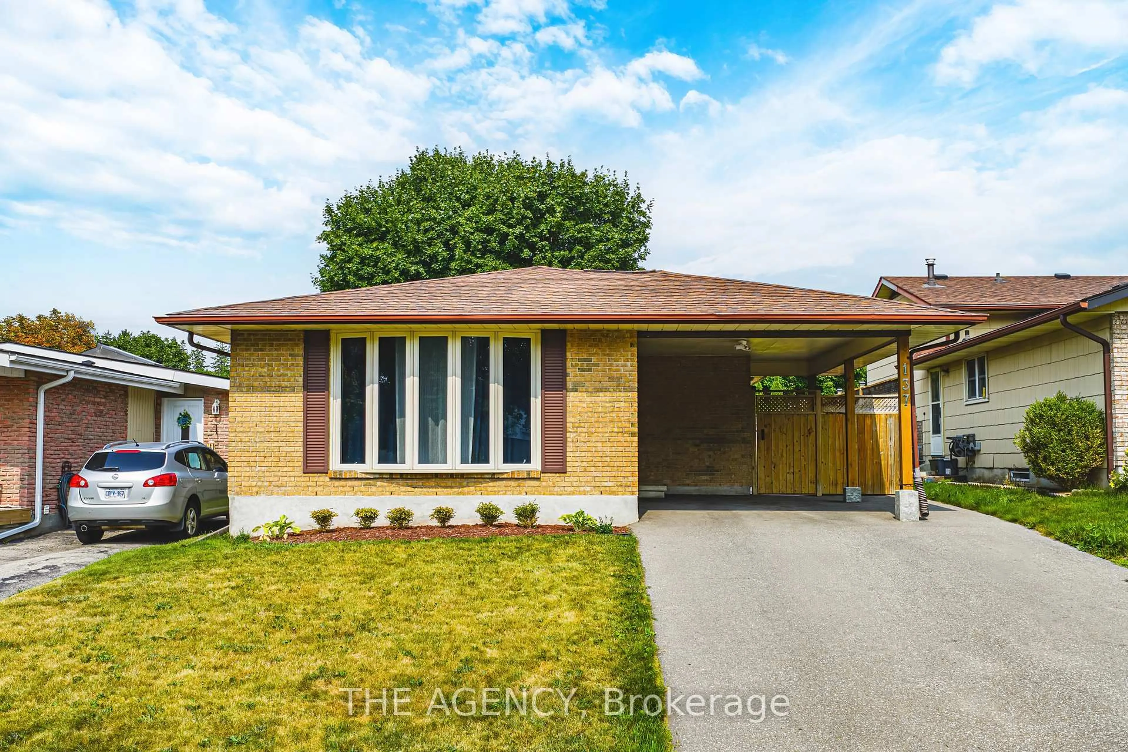 Home with brick exterior material, street for 137 Pepperwood Cres, Kitchener Ontario N2A 2R4