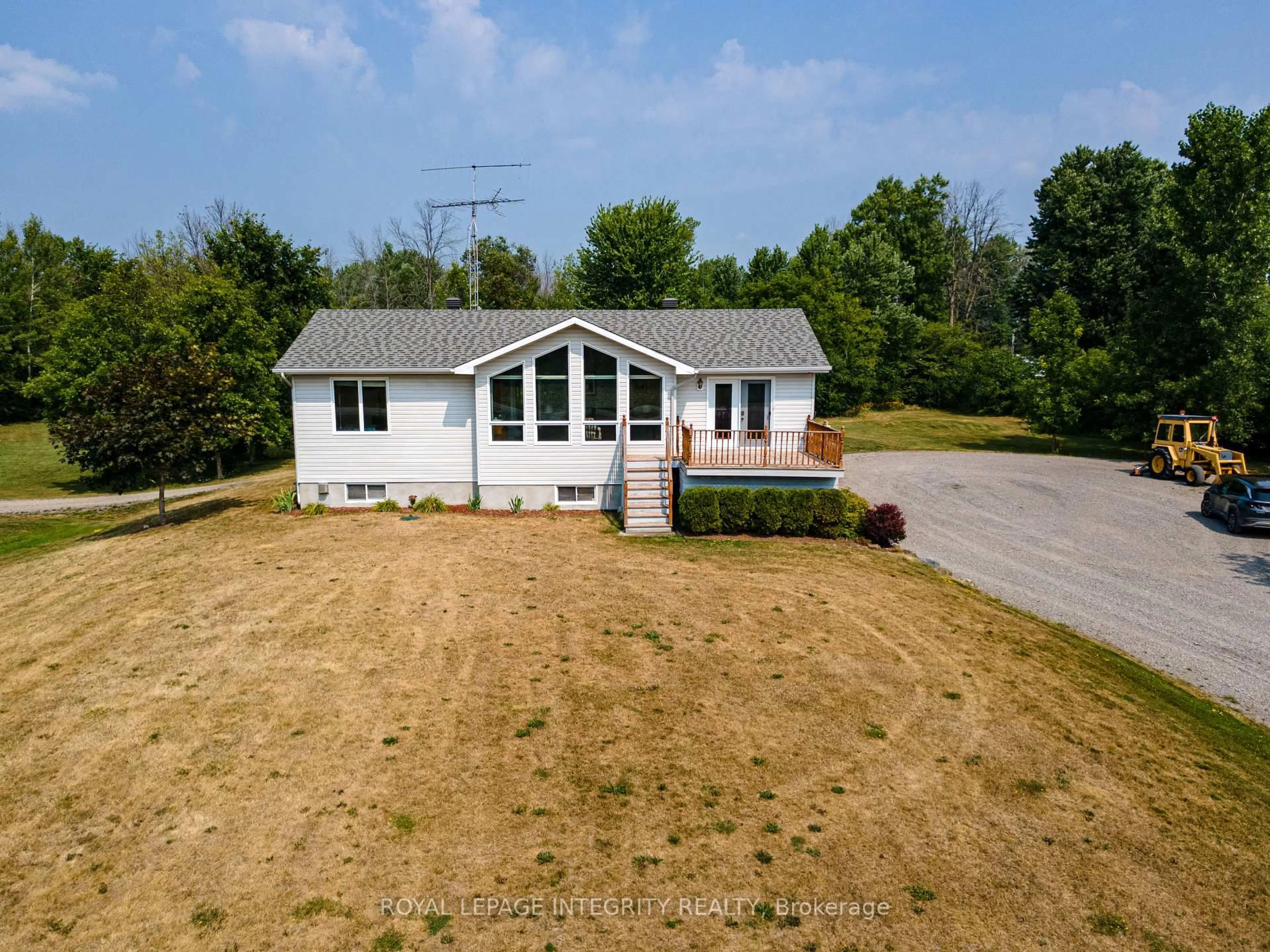 A pic from outside/outdoor area/front of a property/back of a property/a pic from drone, building for 14977 Country Rd 2 Rd, South Stormont Ontario K0C 1M0