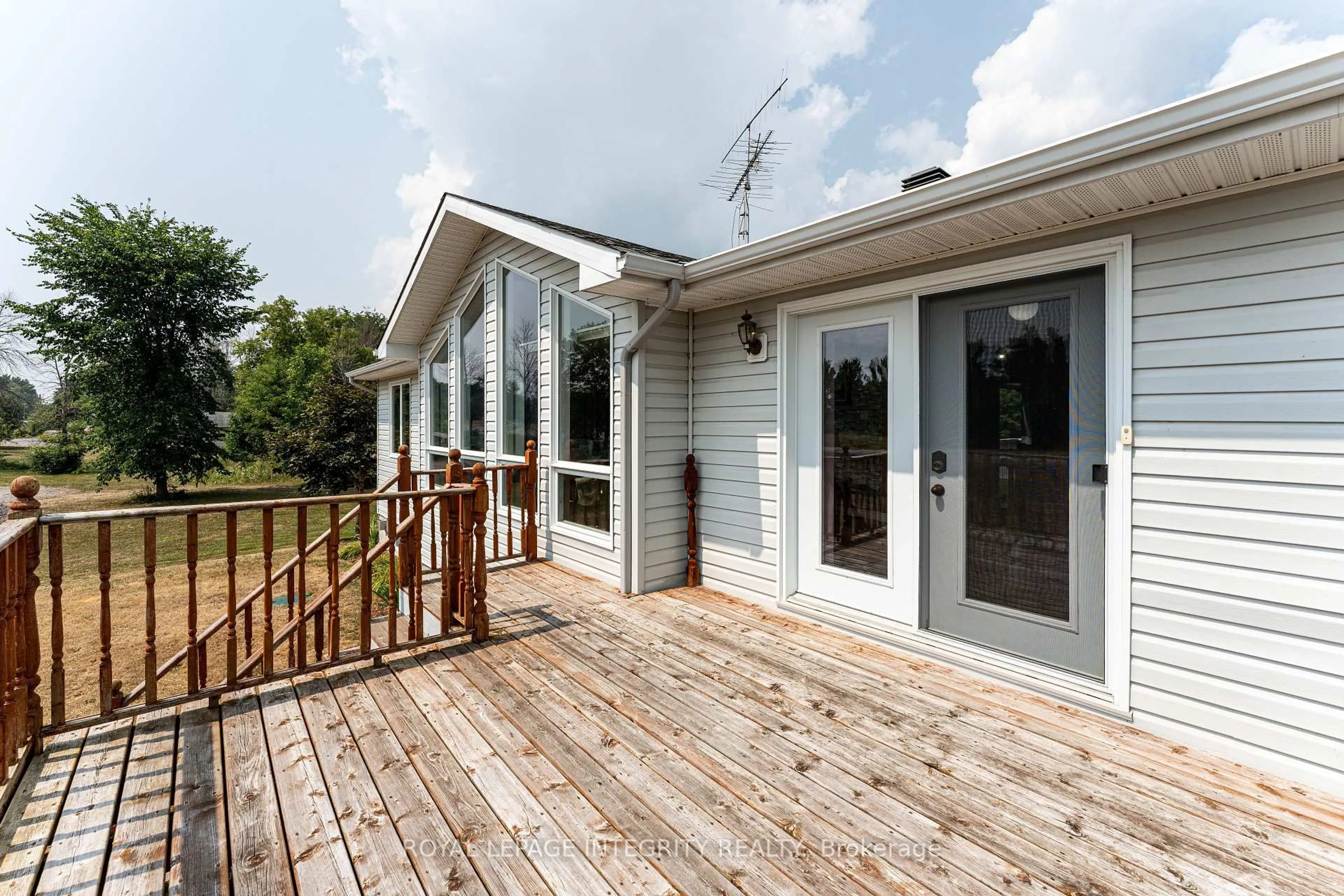 Home with vinyl exterior material, water/lake/river/ocean view for 14977 Country Rd 2 Rd, South Stormont Ontario K0C 1M0