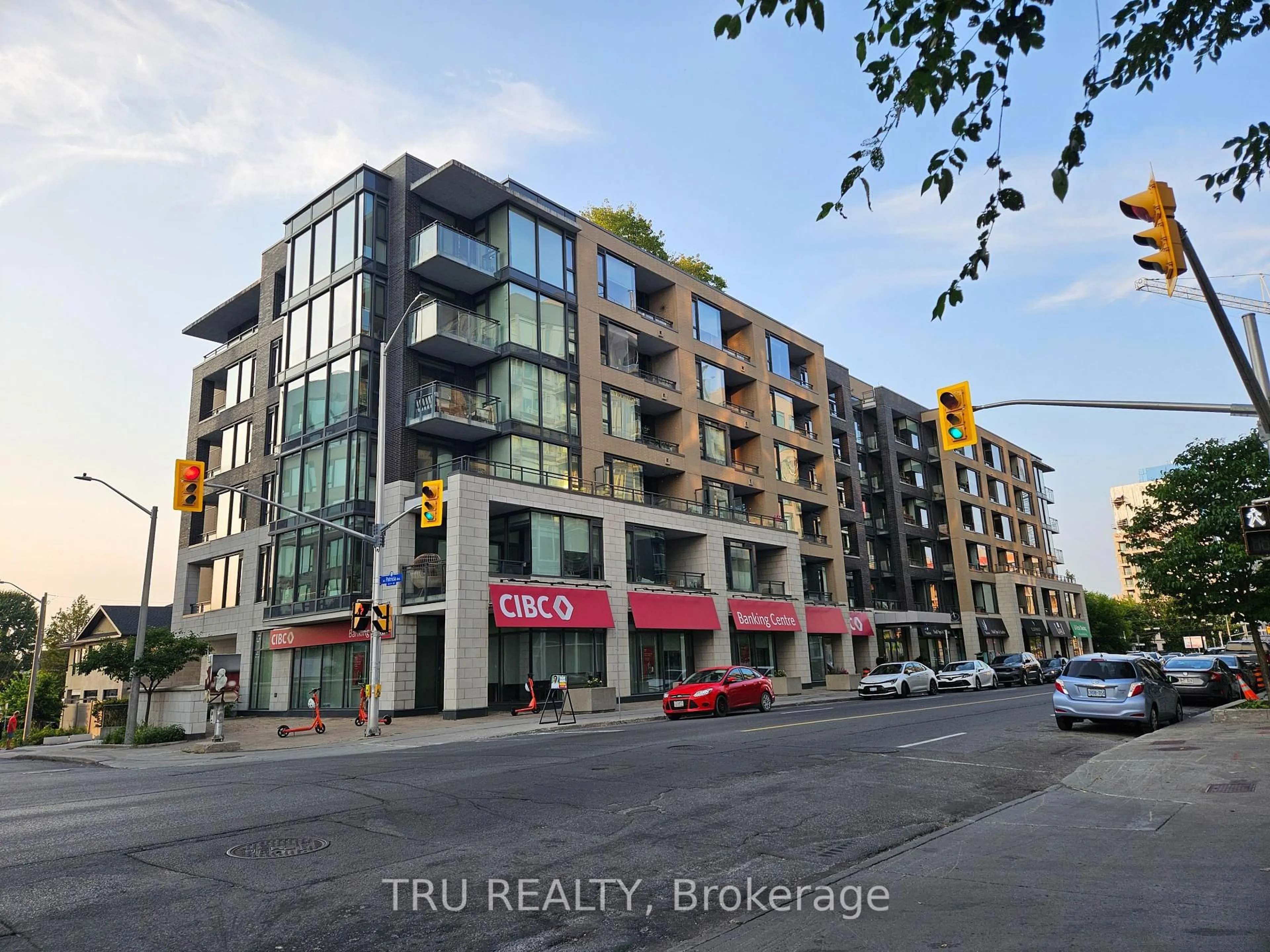 Blurry image for 101 Richmond Rd #609, Ottawa Ontario K1Z 0A6