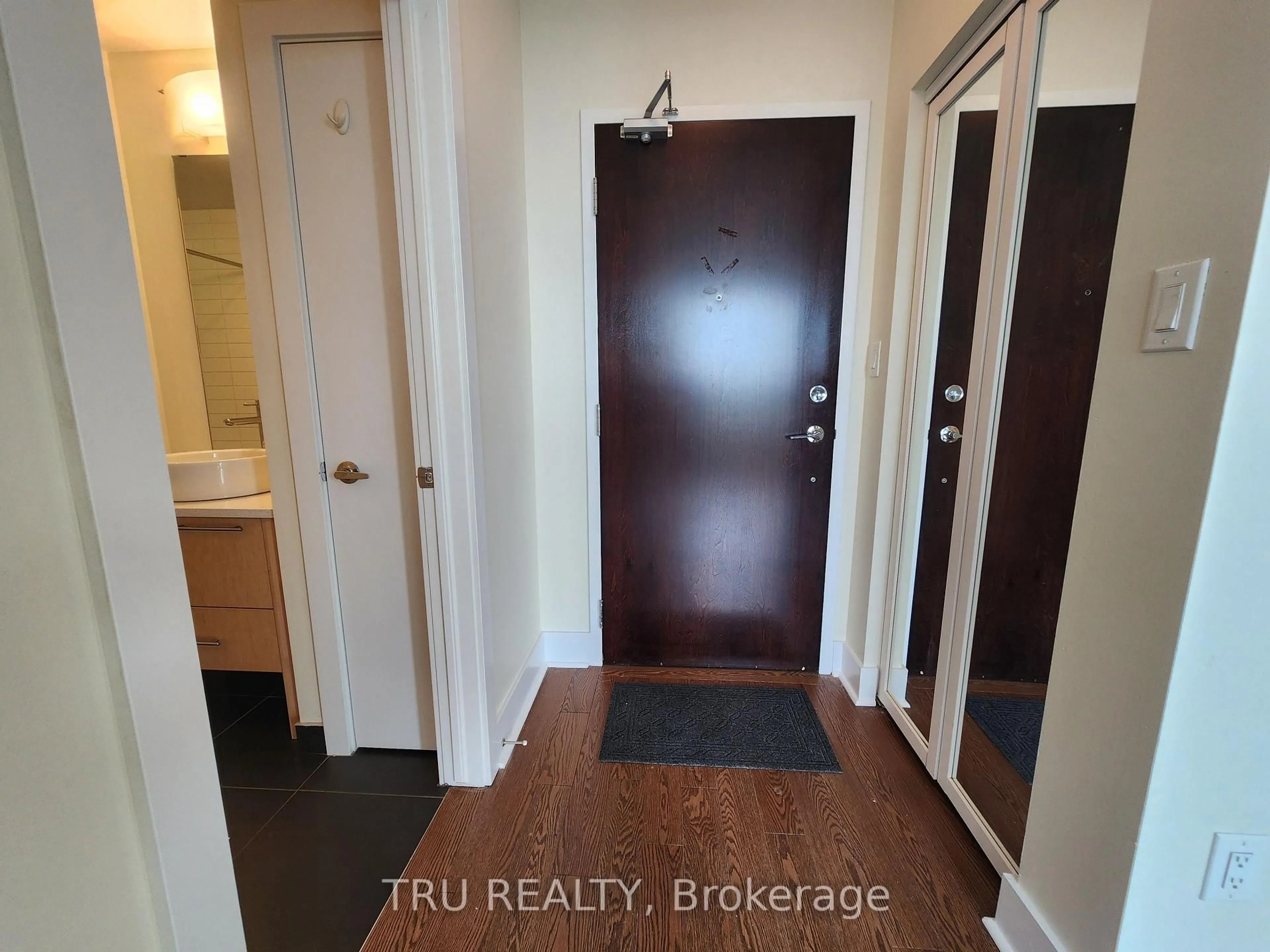 Indoor entryway for 101 Richmond Rd #609, Ottawa Ontario K1Z 0A6