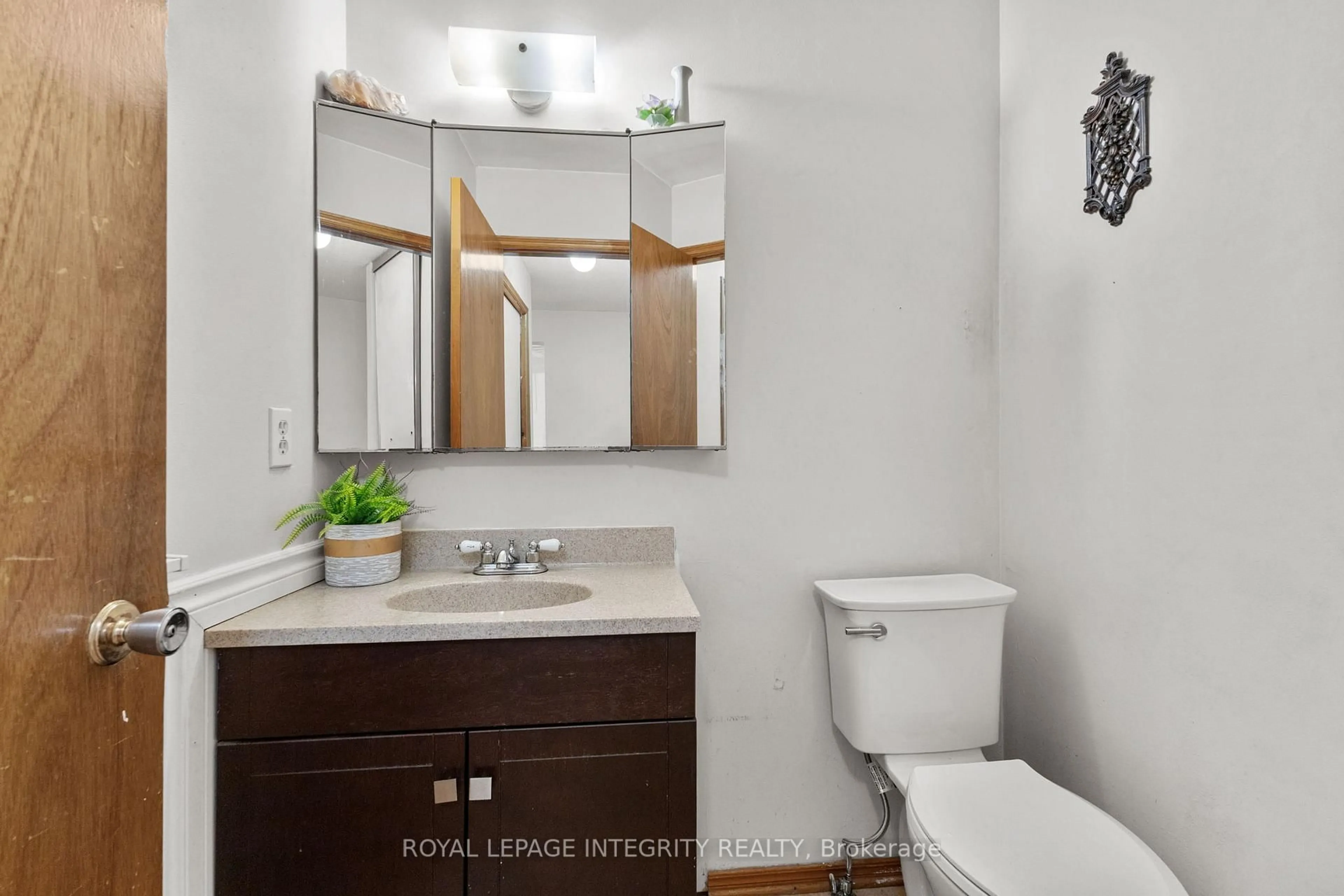 Standard bathroom, unknown for 1499 Goth Ave, Ottawa Ontario K1T 1E3