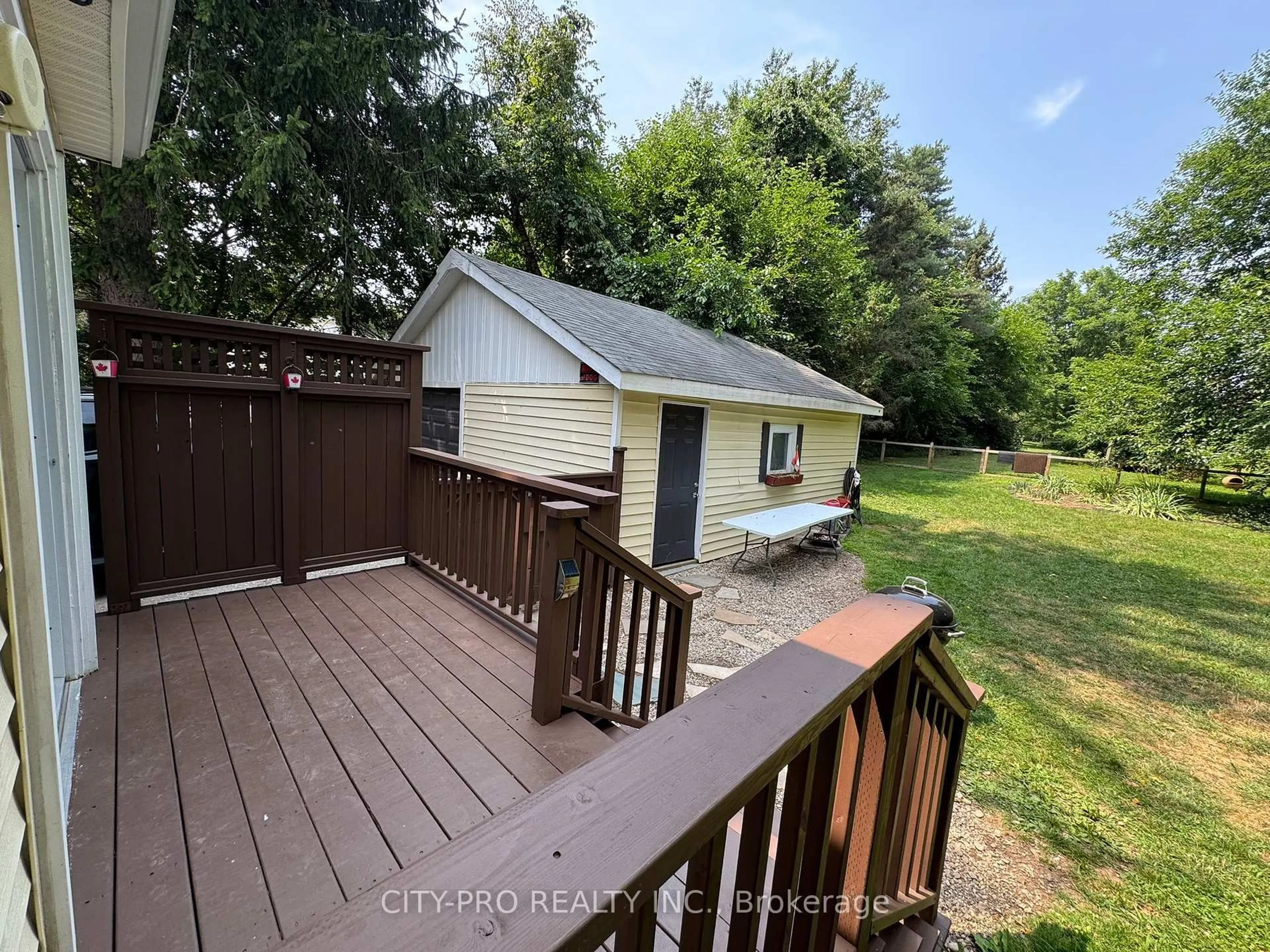 A pic from outside/outdoor area/front of a property/back of a property/a pic from drone, unknown for 443 5th Concession Rd, Hamilton Ontario L0R 2H2