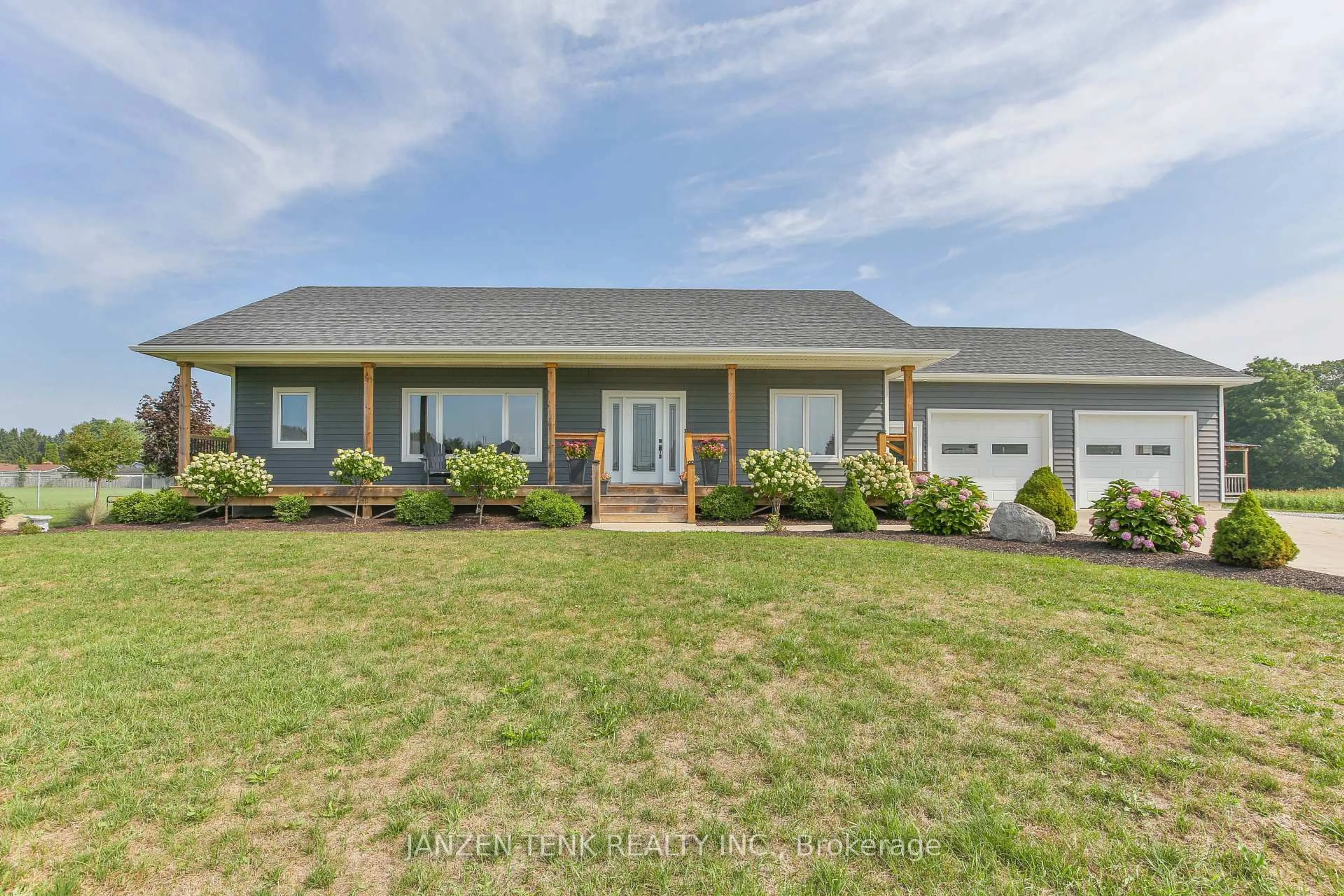 Home with vinyl exterior material, water/lake/river/ocean view for 53532 Calton Line, Malahide Ontario N5H 2R5