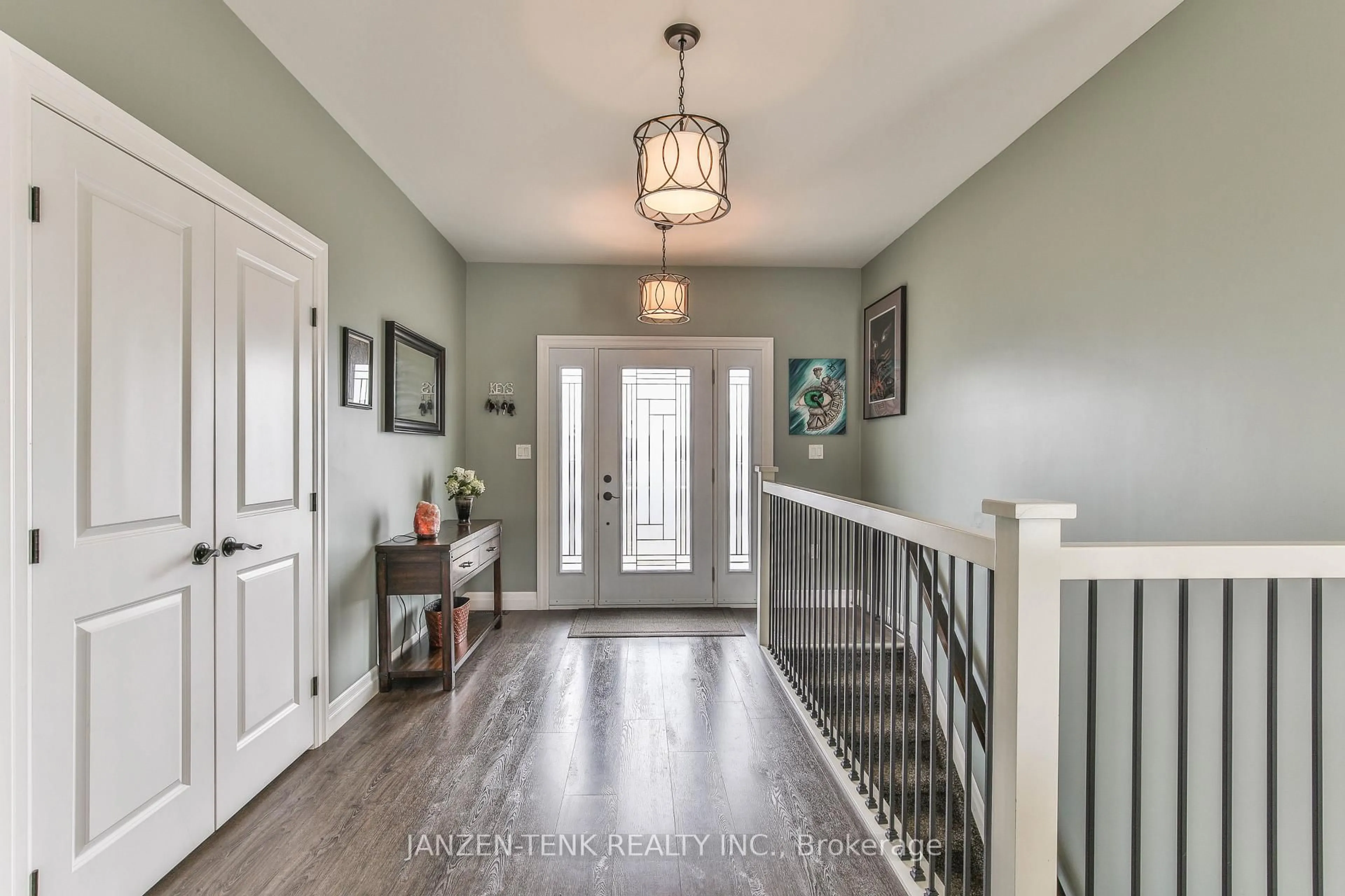 Indoor entryway for 53532 Calton Line, Malahide Ontario N5H 2R5