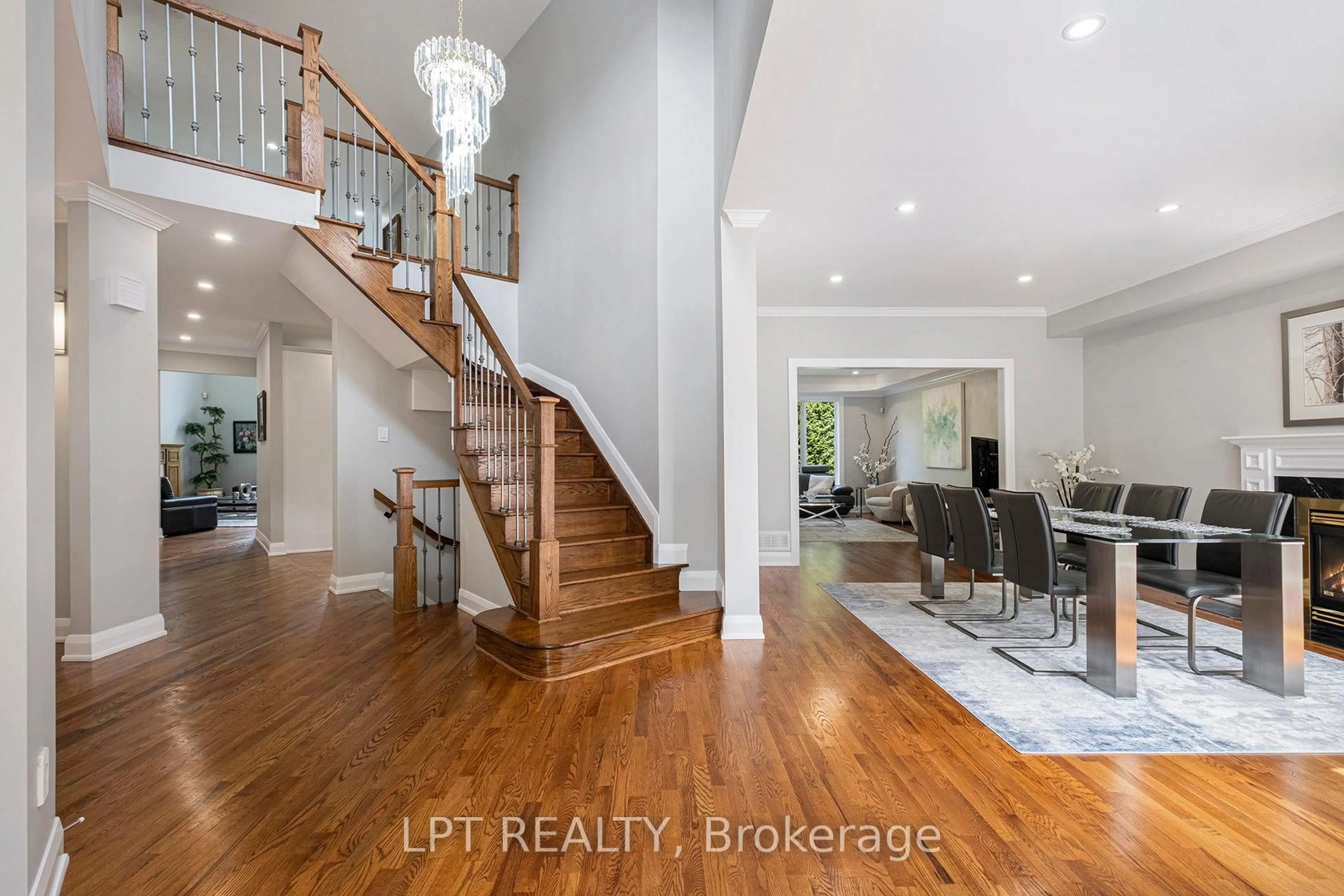 Indoor entryway for 9 Taj Crt, Ottawa Ontario K1G 5K6