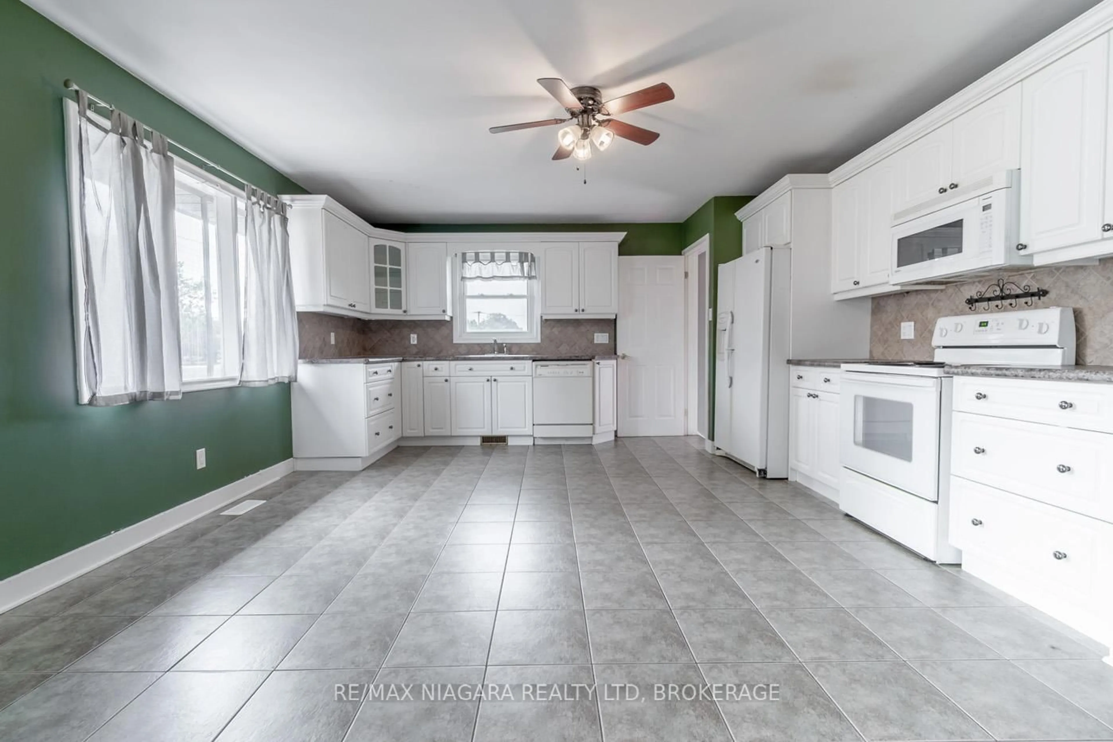 Unknown for 69 Golden Blvd, Welland Ontario L3B 1H5