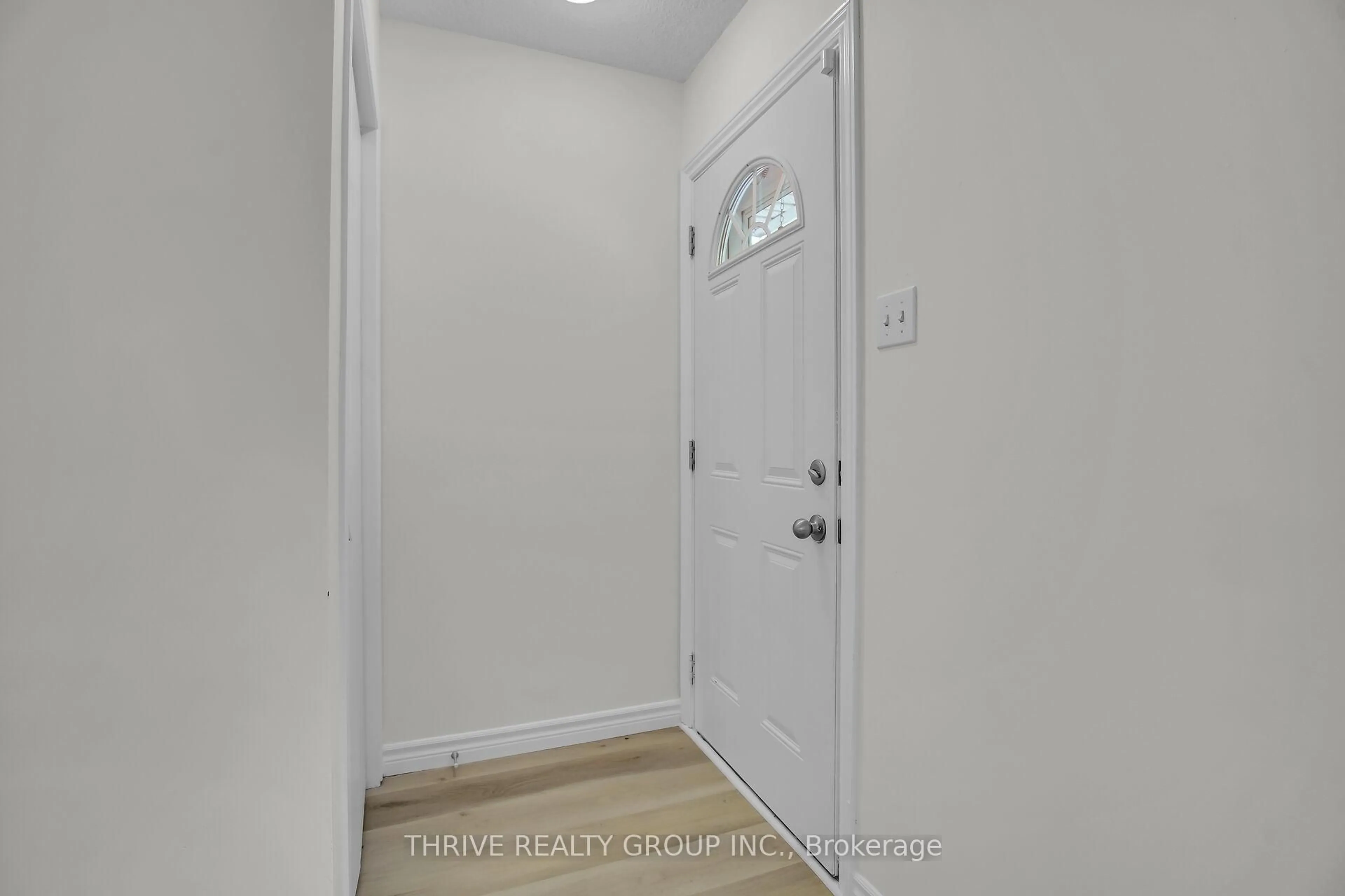 Indoor entryway for 345 Hudson Dr, London East Ontario N5V 1E4