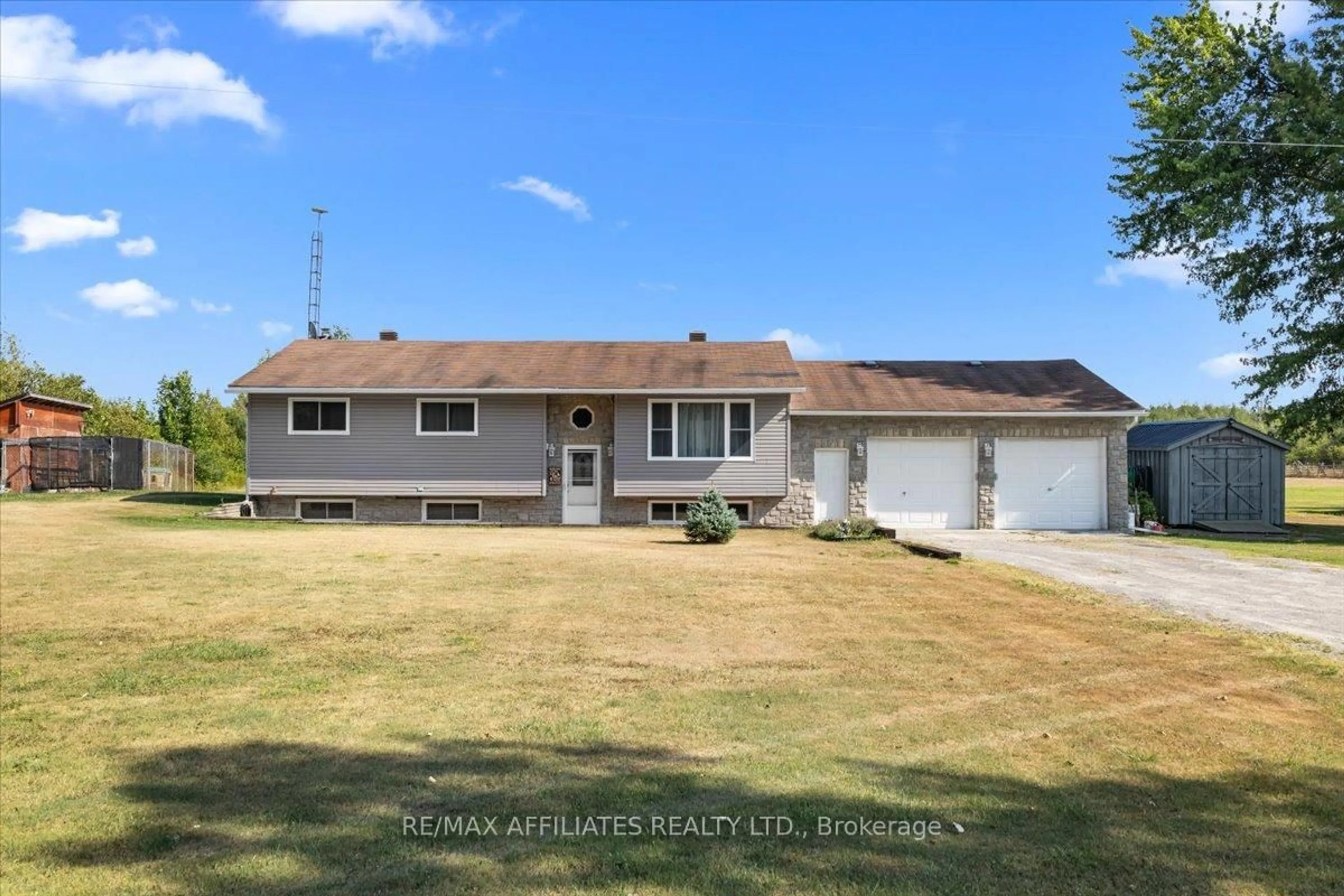 A pic from outside/outdoor area/front of a property/back of a property/a pic from drone, unknown for 229 Kitley South Elmsley Townline Rd, Elizabethtown-Kitley Ontario K7A 4S5