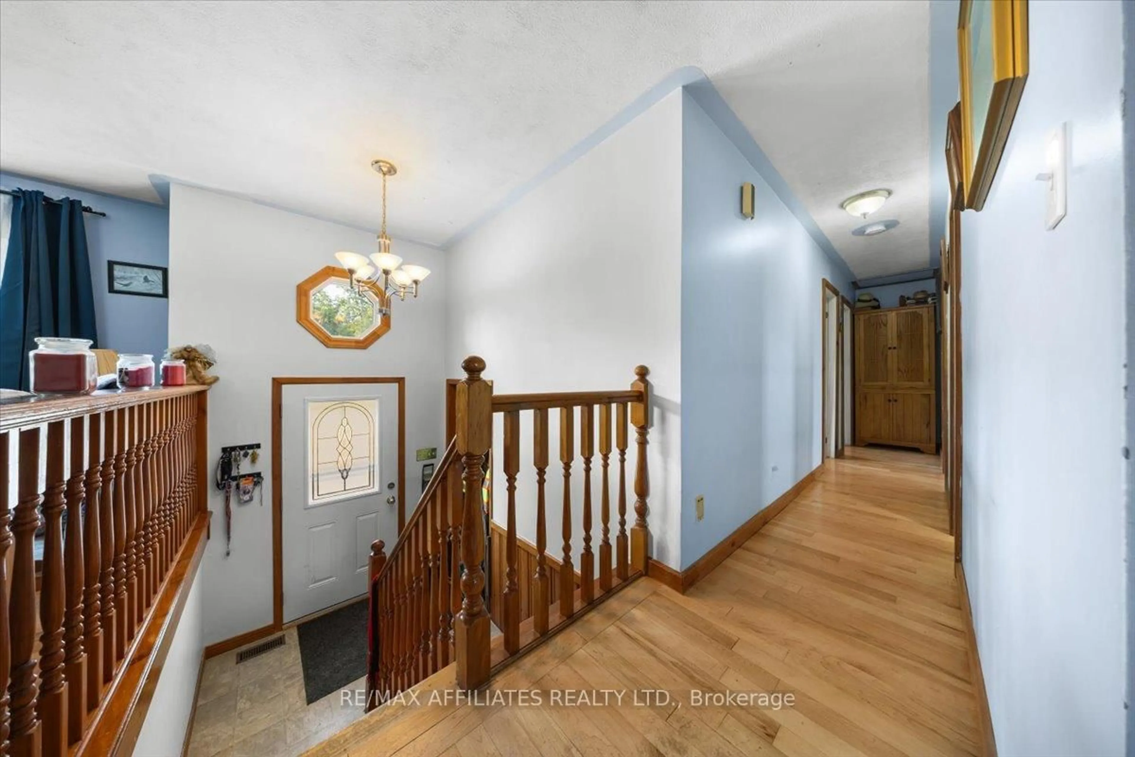 Indoor foyer for 229 Kitley South Elmsley Townline Rd, Elizabethtown-Kitley Ontario K7A 4S5