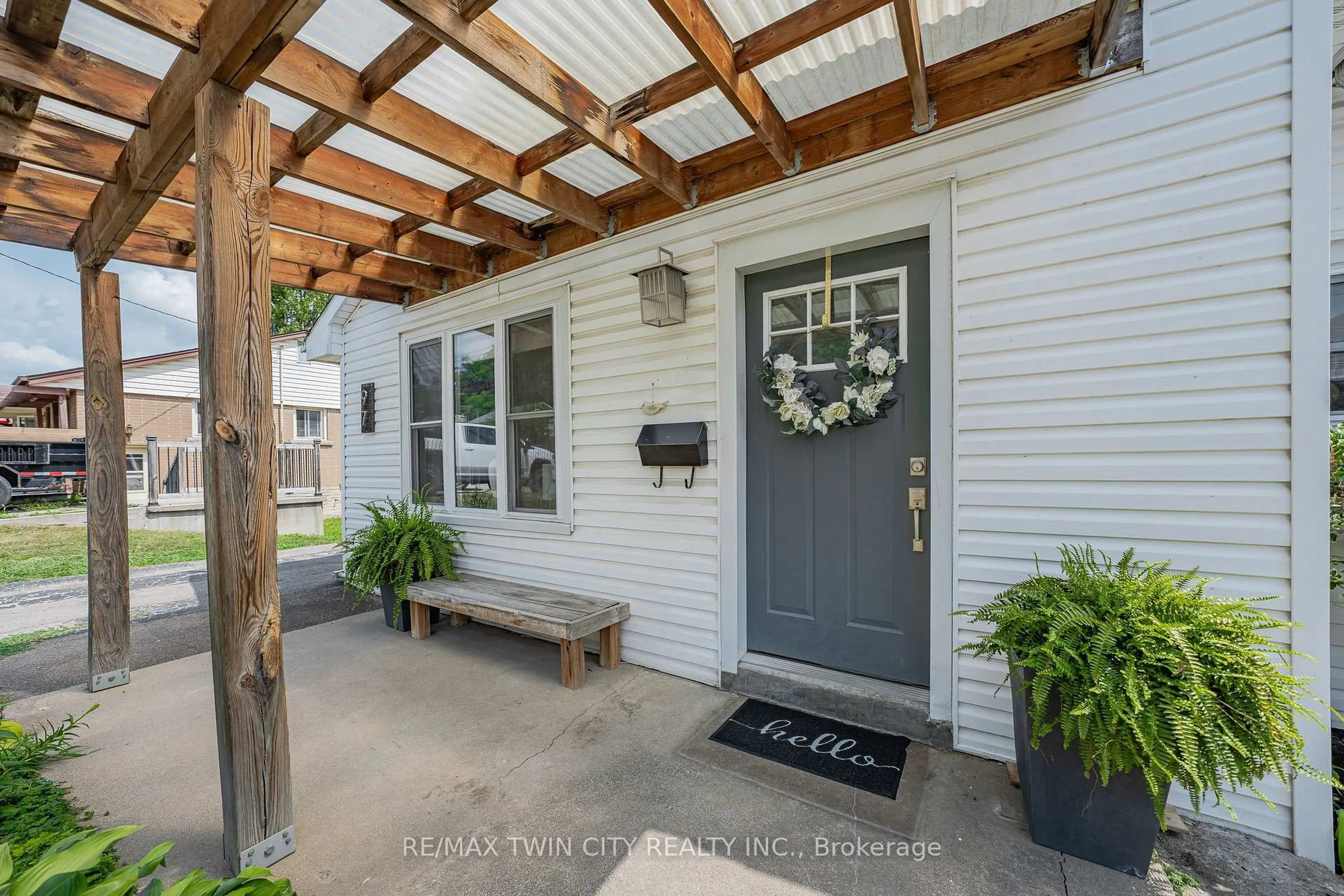 Indoor entryway for 97 Berkley Rd, Cambridge Ontario N1S 3G8