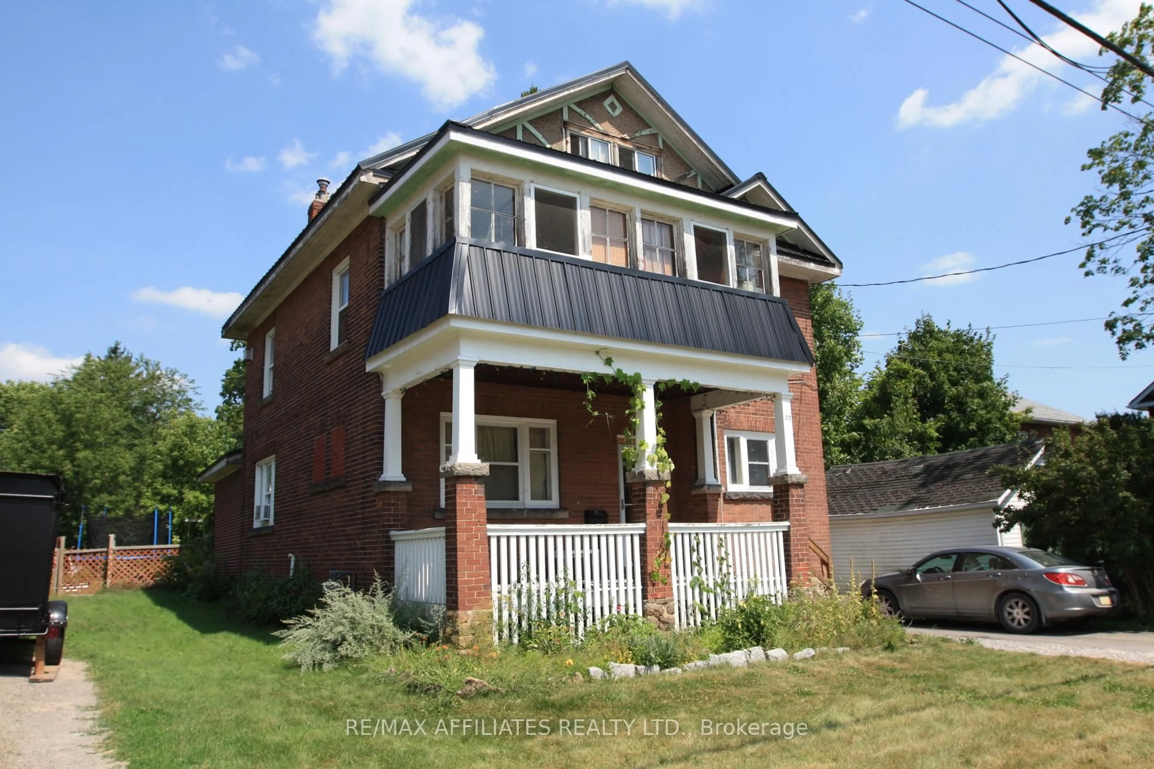 Home with brick exterior material, building for 37 Mcgill St, Smiths Falls Ontario K7A 3M8