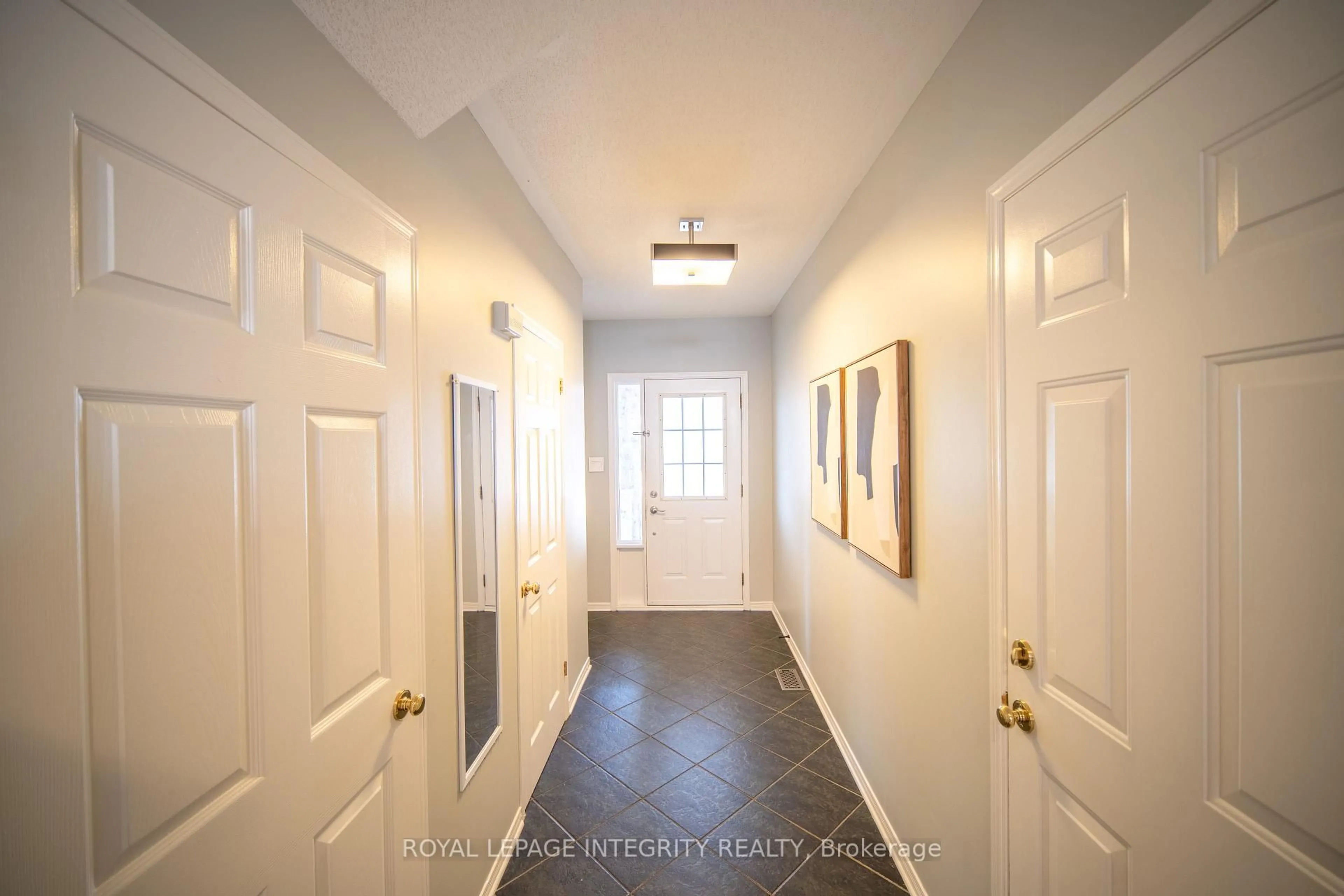 Indoor entryway for 29 KETTLEBY St, Ottawa Ontario K2K 3C4