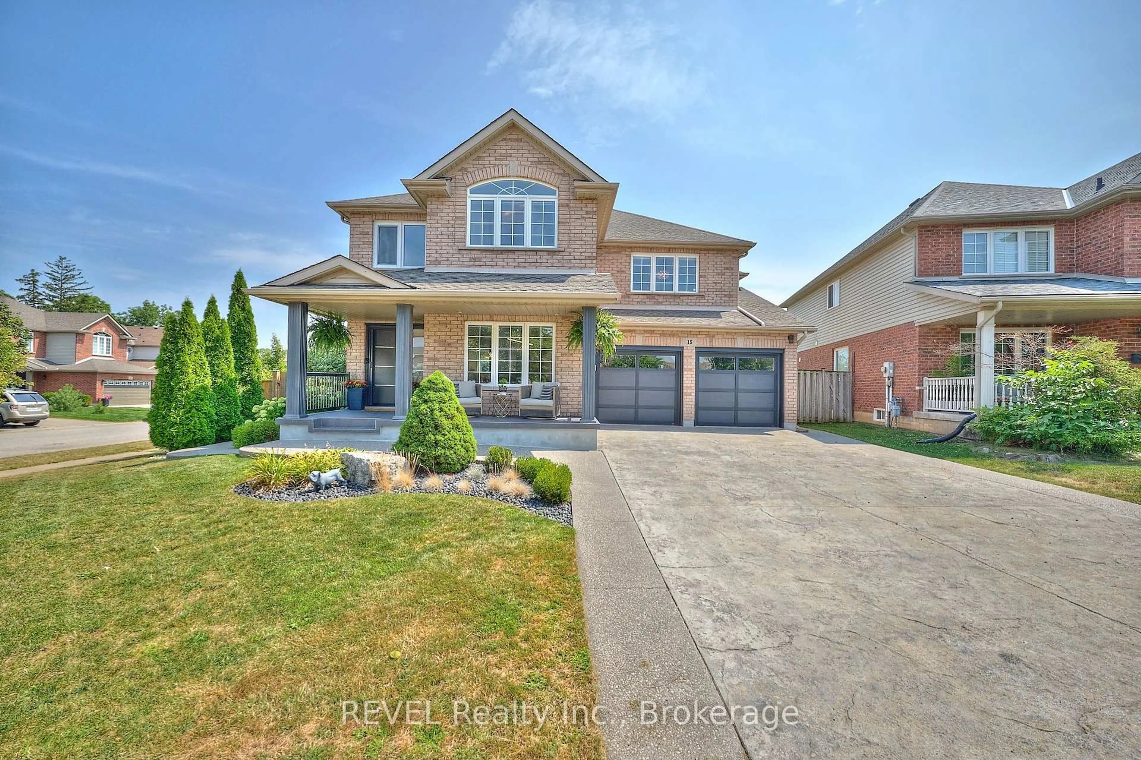 Home with brick exterior material, street for 15 Fosh Crt, St. Catharines Ontario L2S 4A9