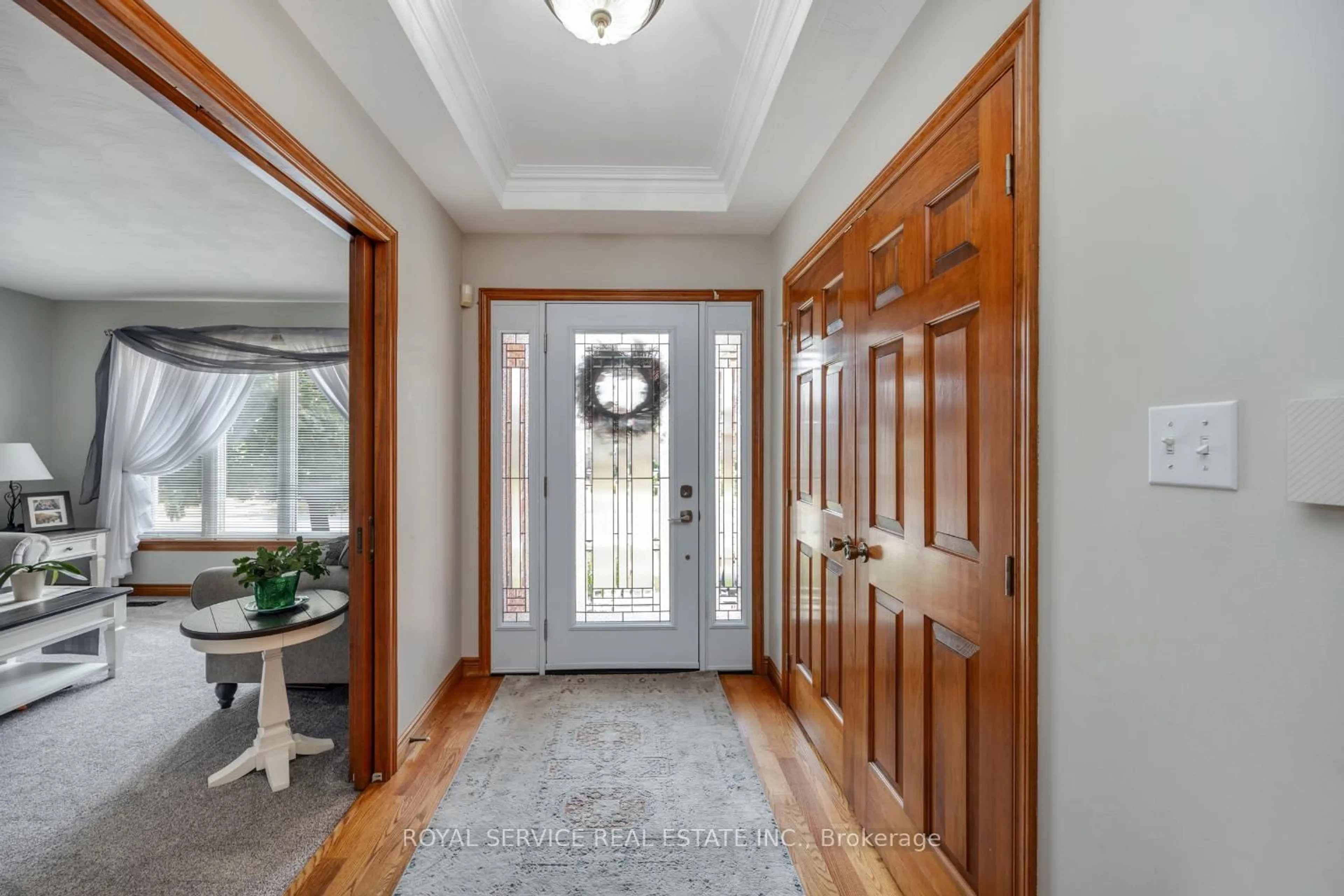 Indoor entryway for 1664 Waddell Ave, Peterborough West Ontario K9K 2G8
