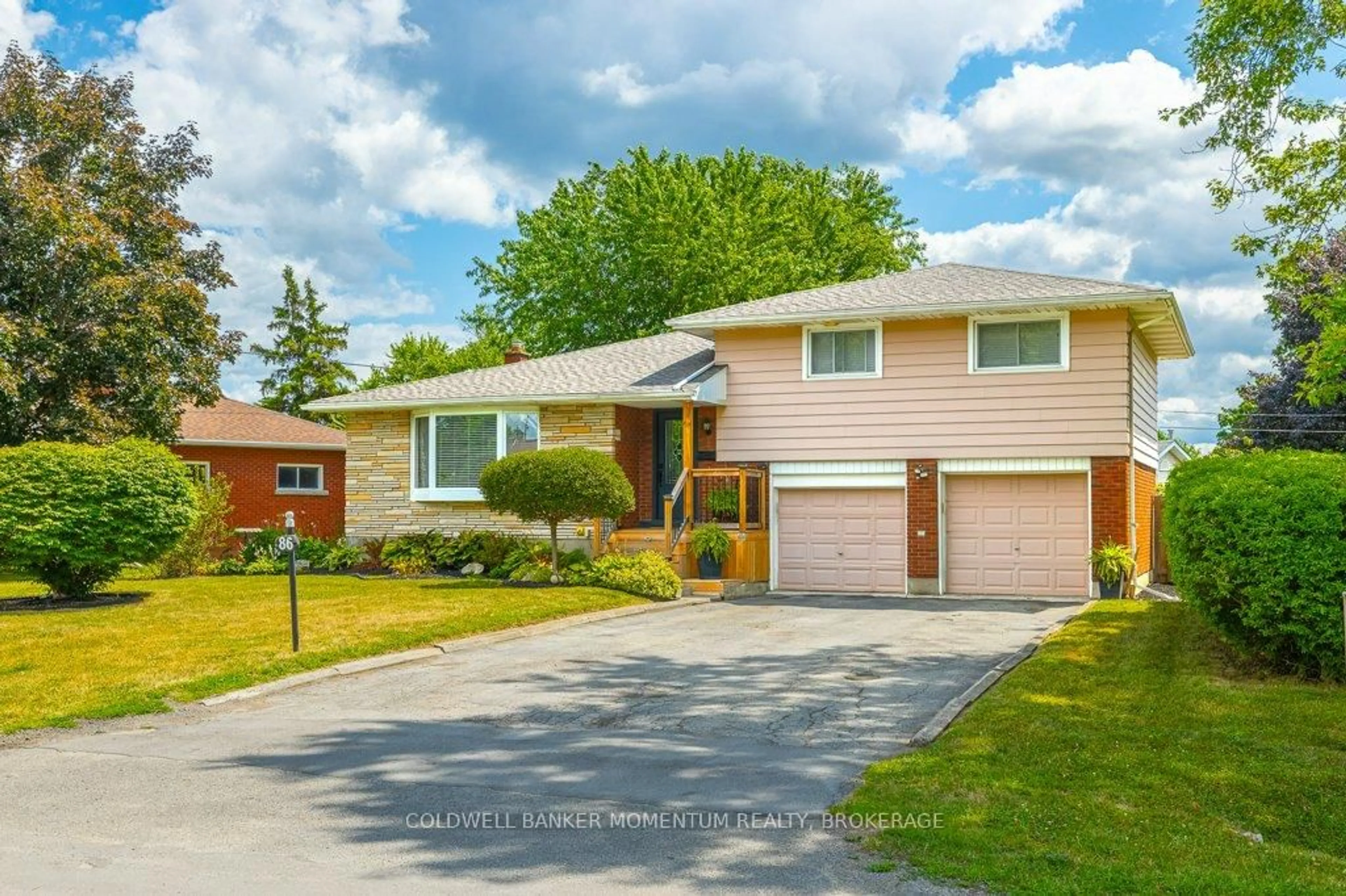 Home with brick exterior material, street for 86 Crescent Dr, Welland Ontario L3B 2X3