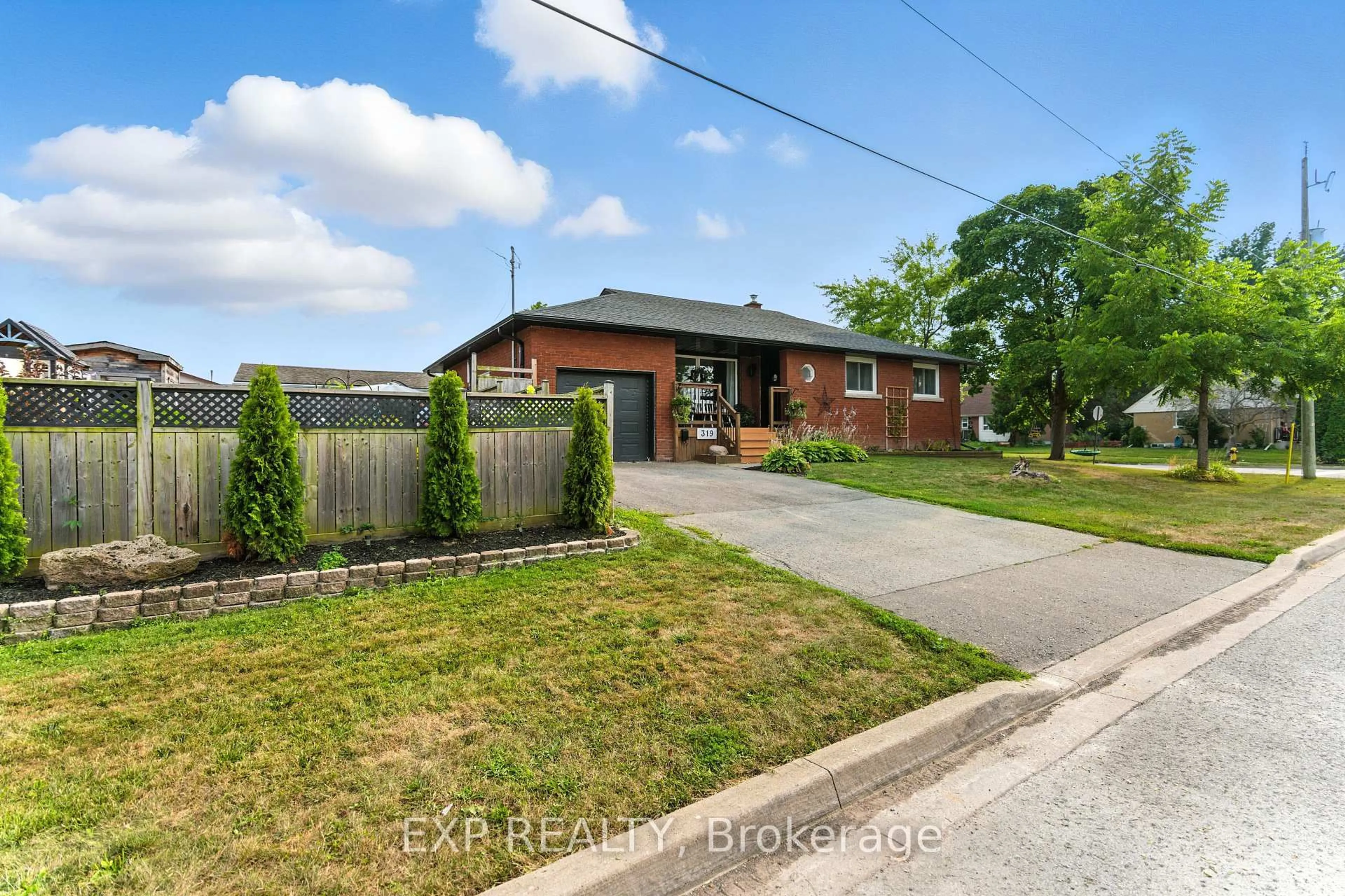 A pic from outside/outdoor area/front of a property/back of a property/a pic from drone, street for 319 Highland Ave, Fort Erie Ontario L2A 2Y1