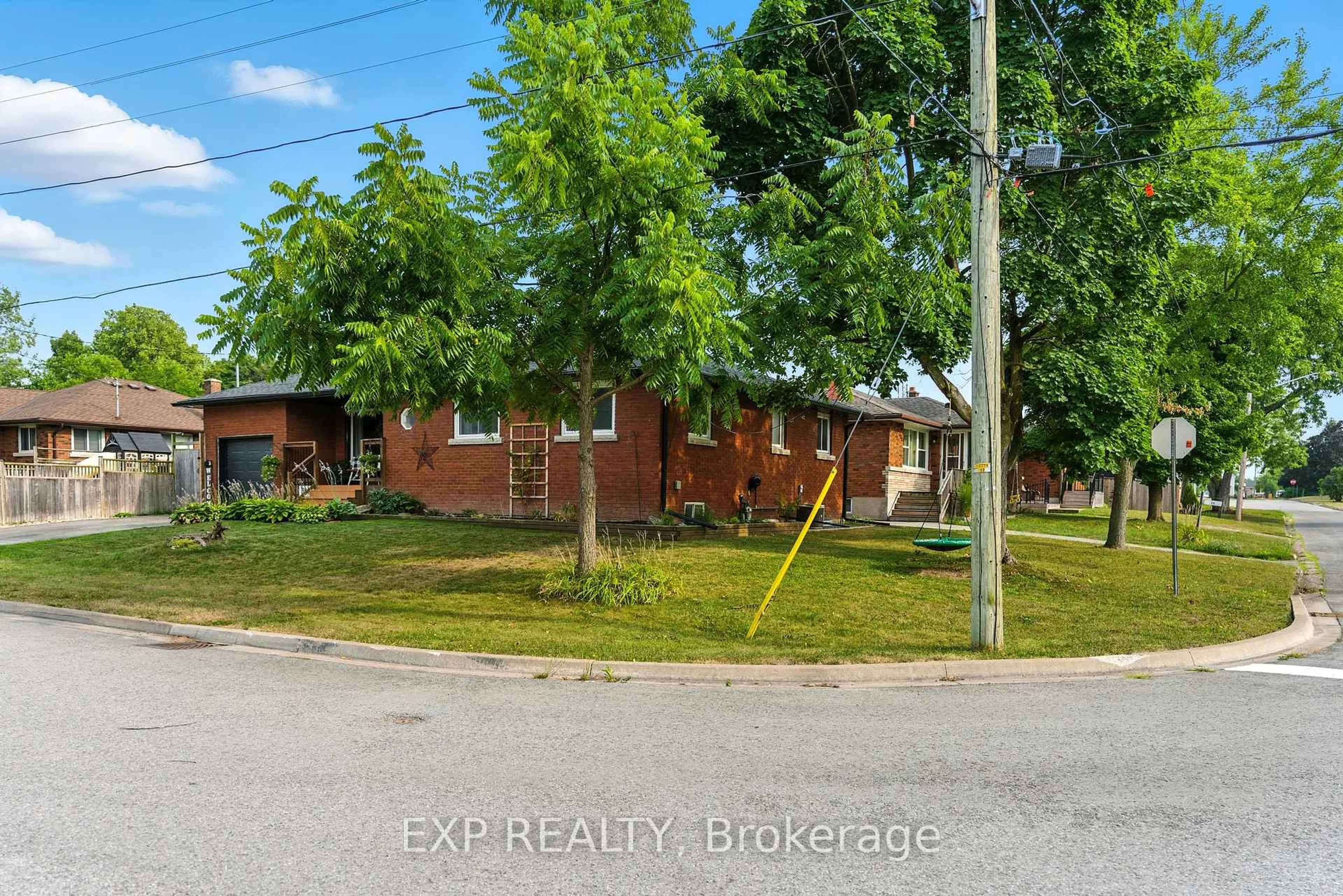 A pic from outside/outdoor area/front of a property/back of a property/a pic from drone, street for 319 Highland Ave, Fort Erie Ontario L2A 2Y1