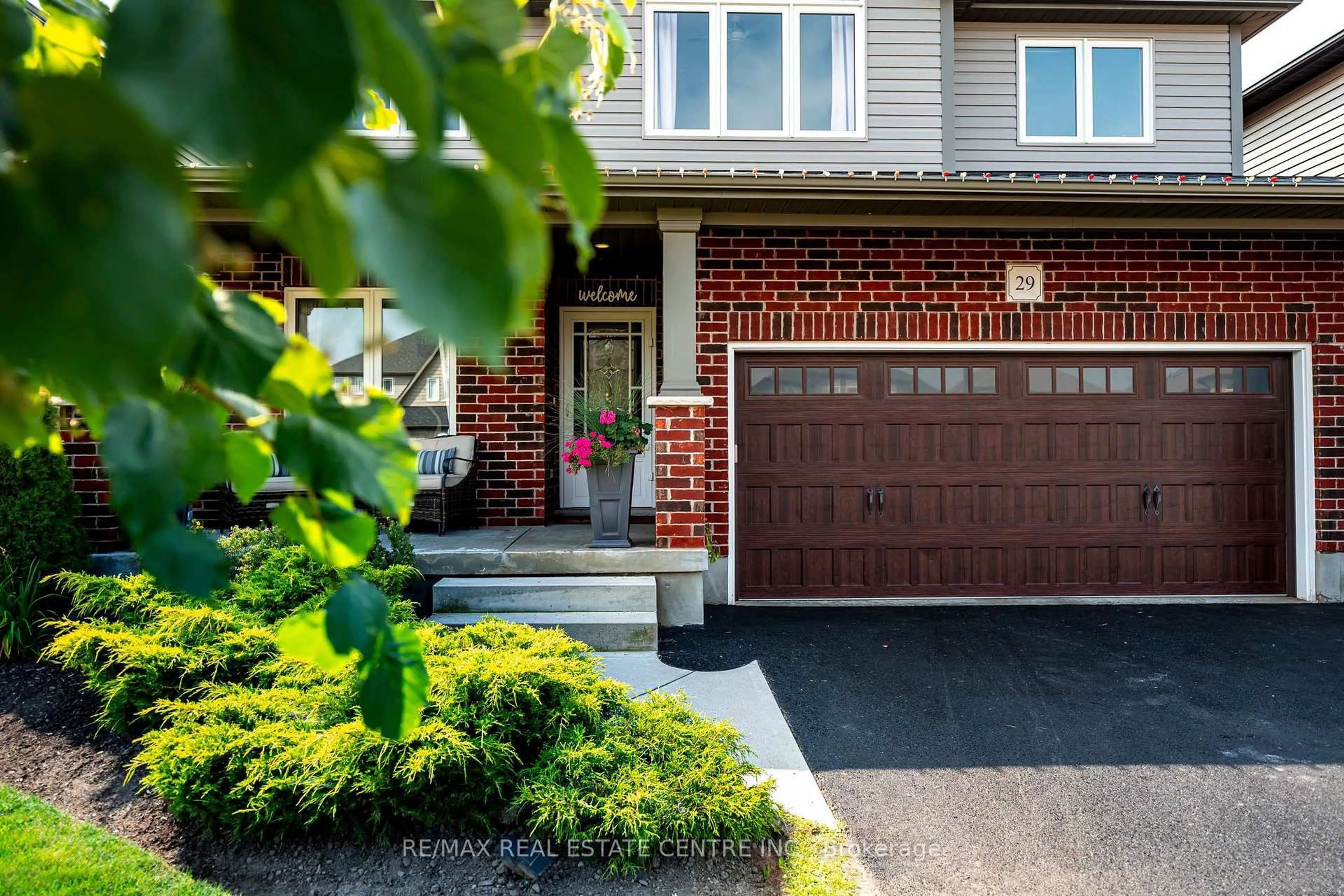 Home with brick exterior material, street for 29 Mcintyre Lane, East Luther Grand Valley Ontario L9W 6V1