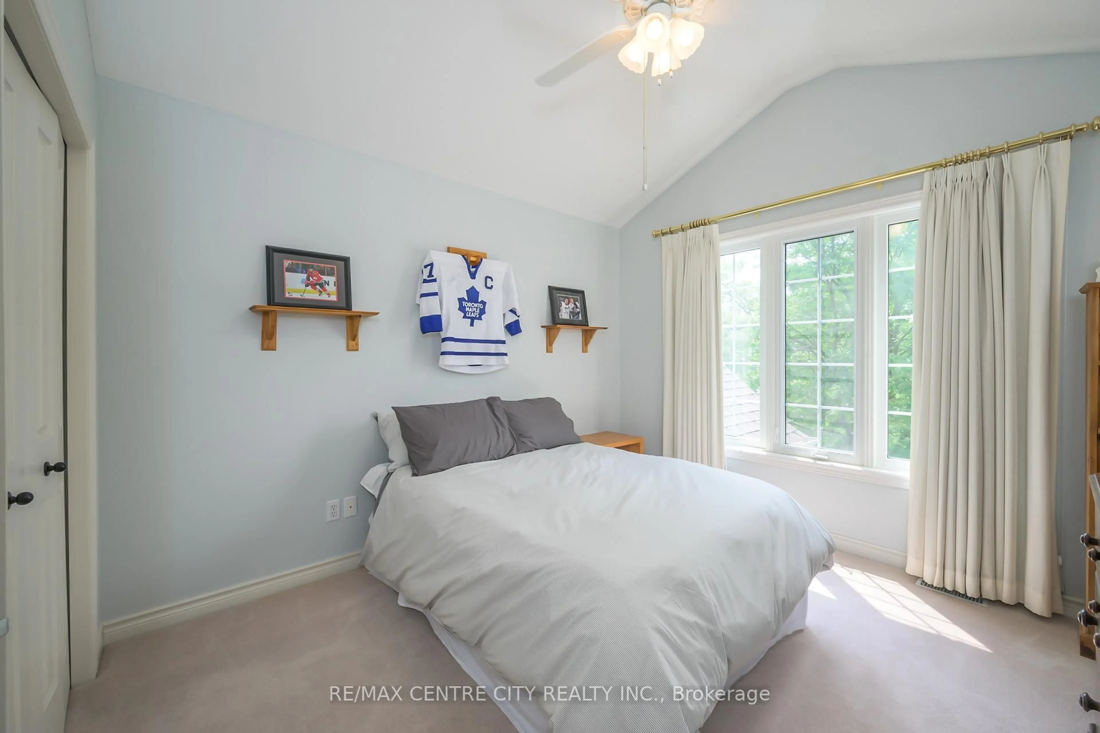 Bedroom with bed, unknown for 2 Mantle Pl, London North Ontario N6H 4Z9