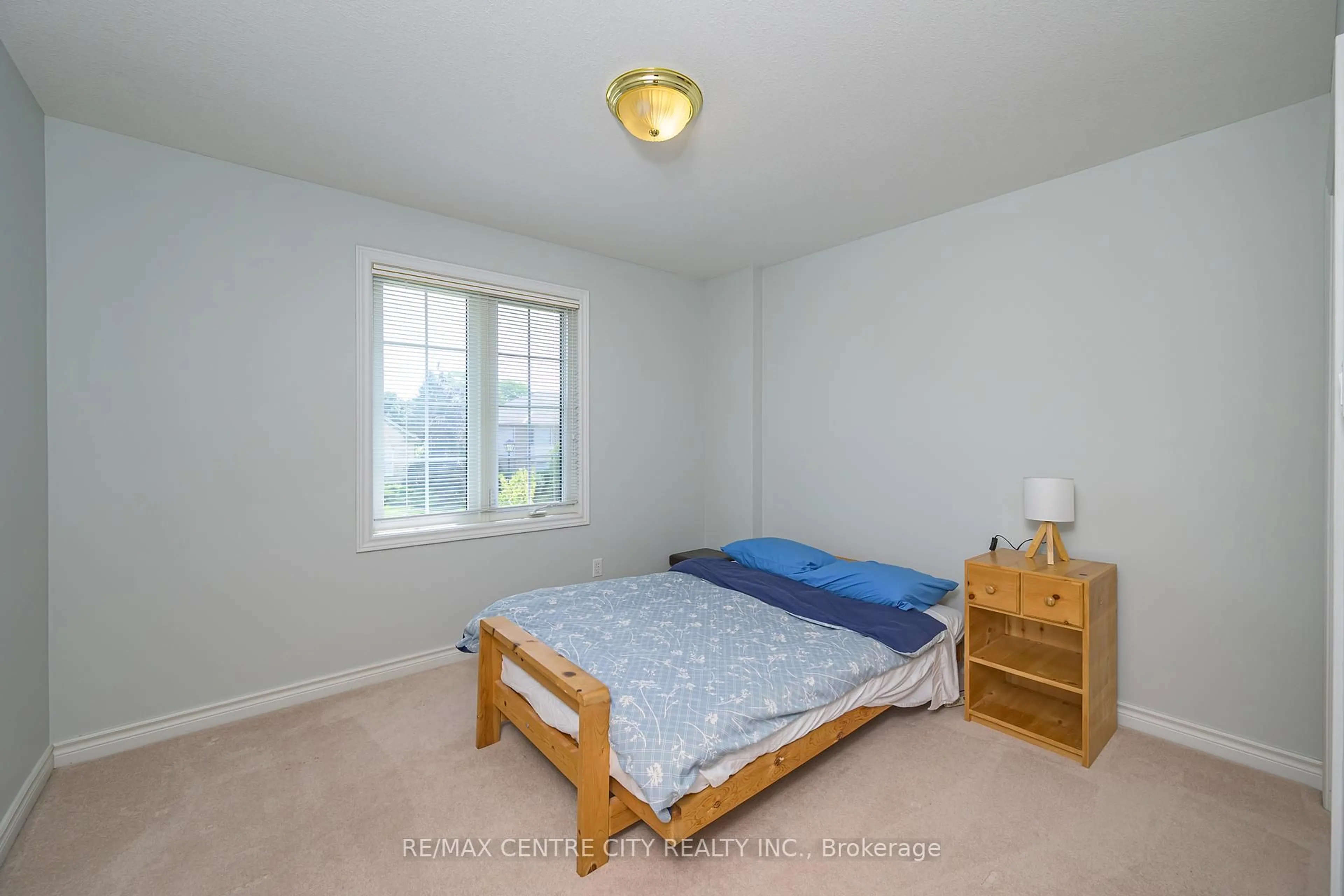 A pic of a room for 2 Mantle Pl, London North Ontario N6H 4Z9