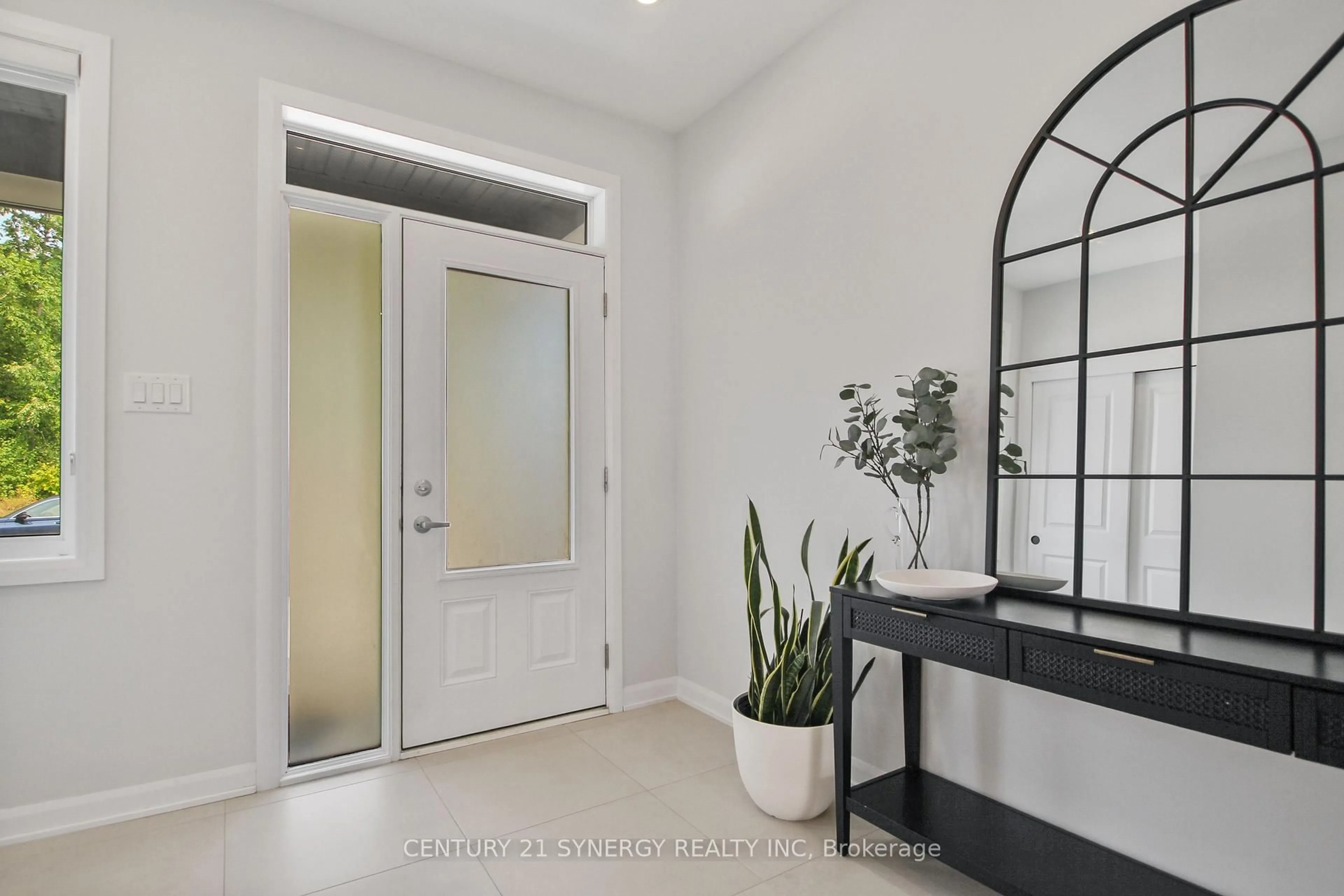 Indoor entryway for 2104 Caltra Cres, Ottawa Ontario K2J 6V4