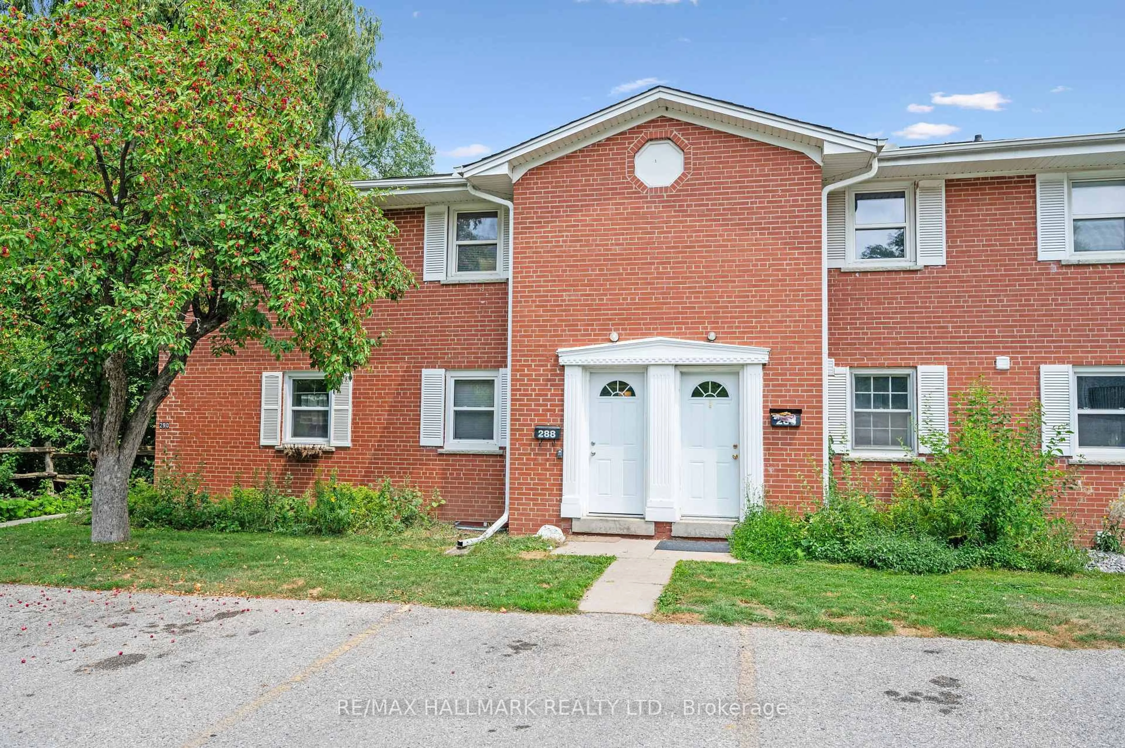 Home with brick exterior material, street for 288 Westcourt Pl #25, Waterloo Ontario N2L 2R7
