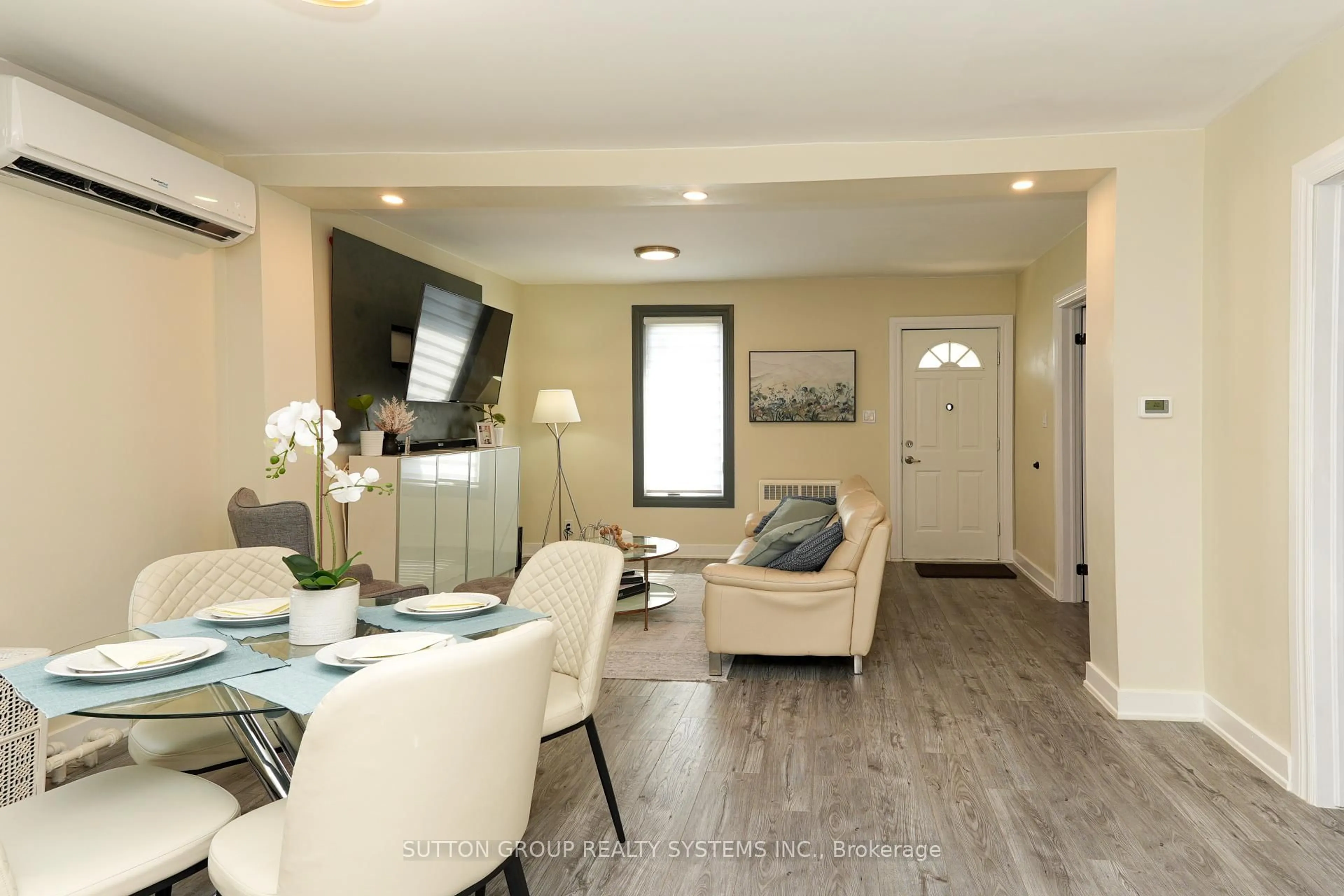 Living room with furniture, unknown for 39 Norfolk Ave, Cambridge Ontario N1R 3T7