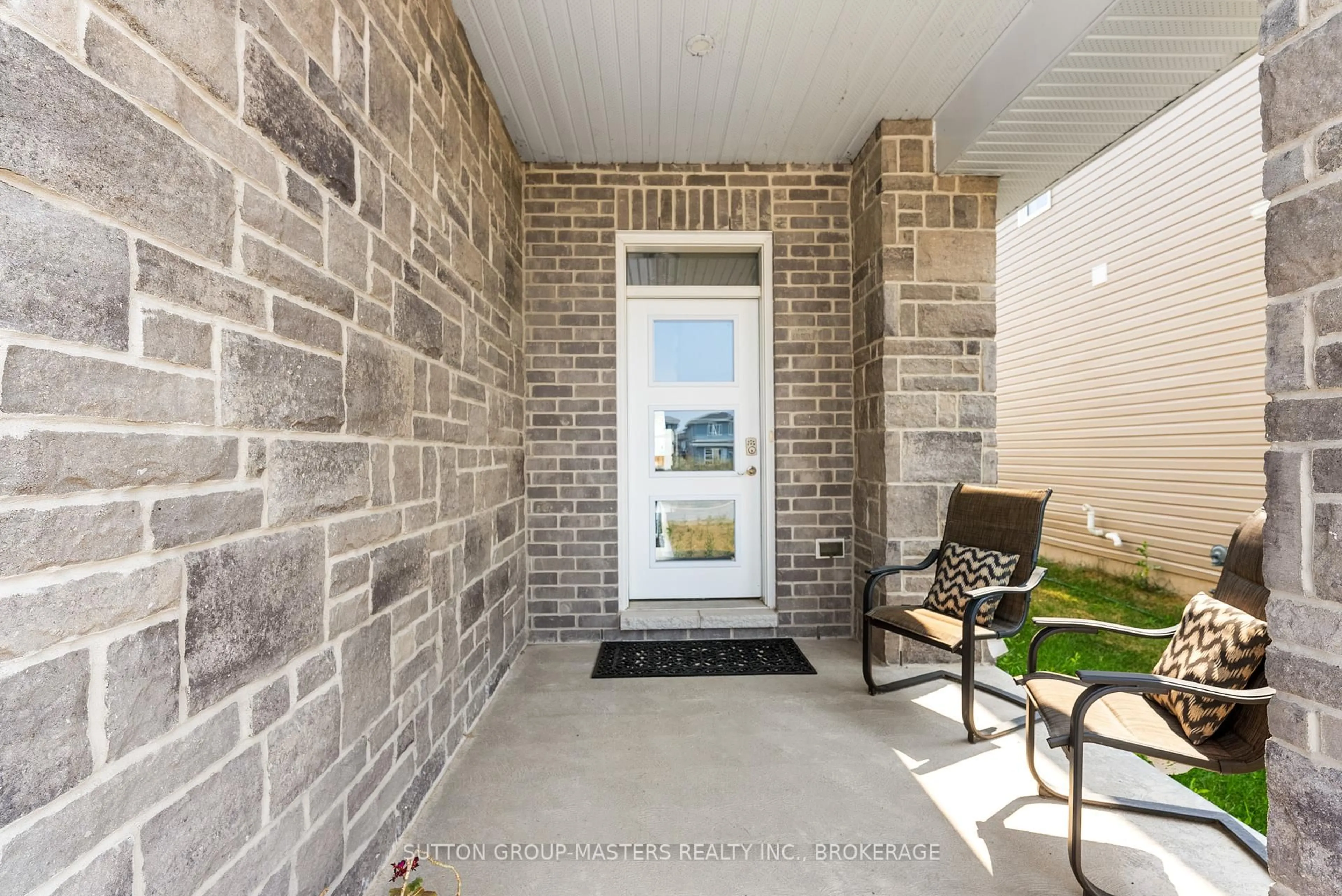 Indoor entryway for 229 Superior Dr, Loyalist Ontario K7N 0E9