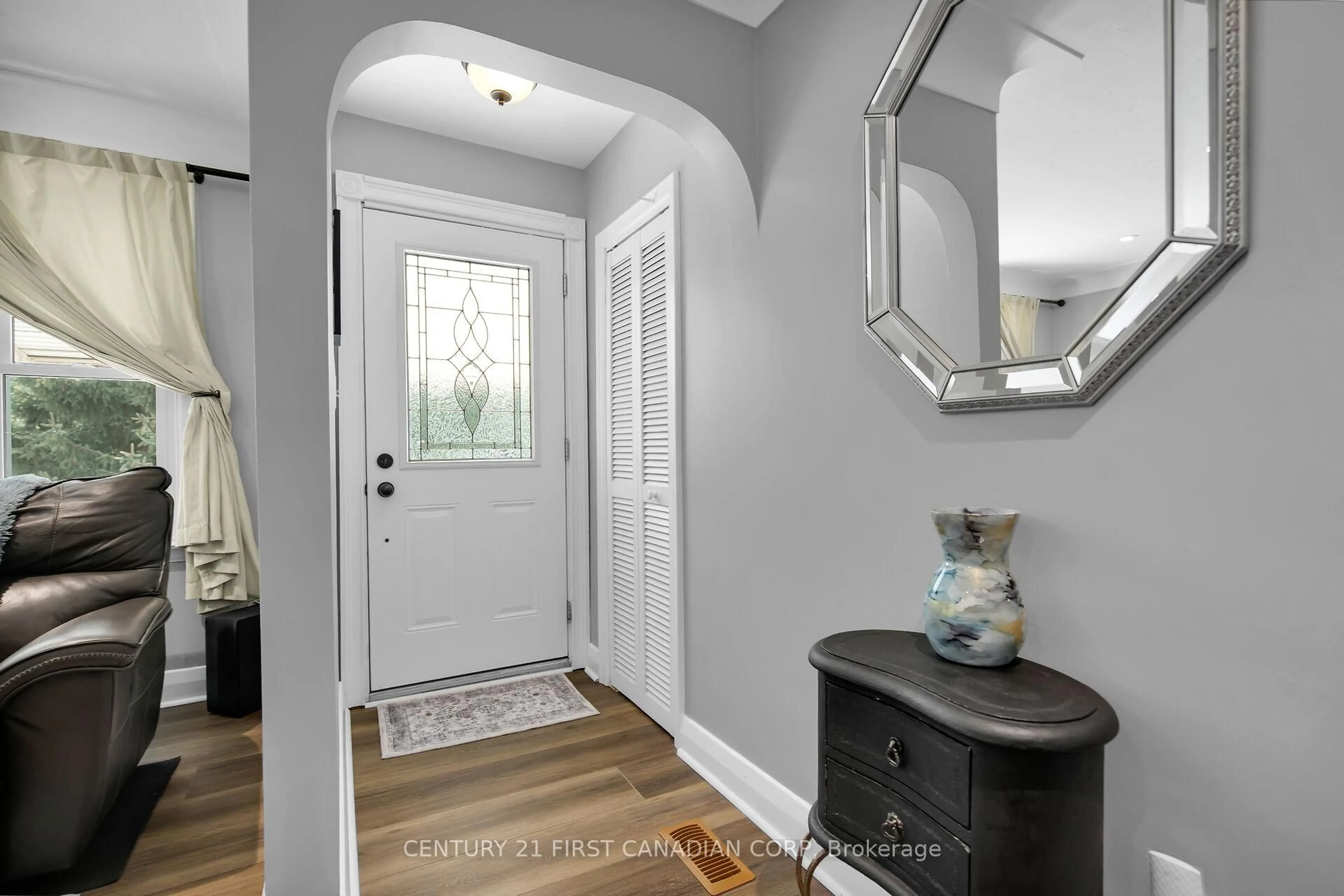 Indoor entryway for 568 Creston Ave, London South Ontario N6C 3A6