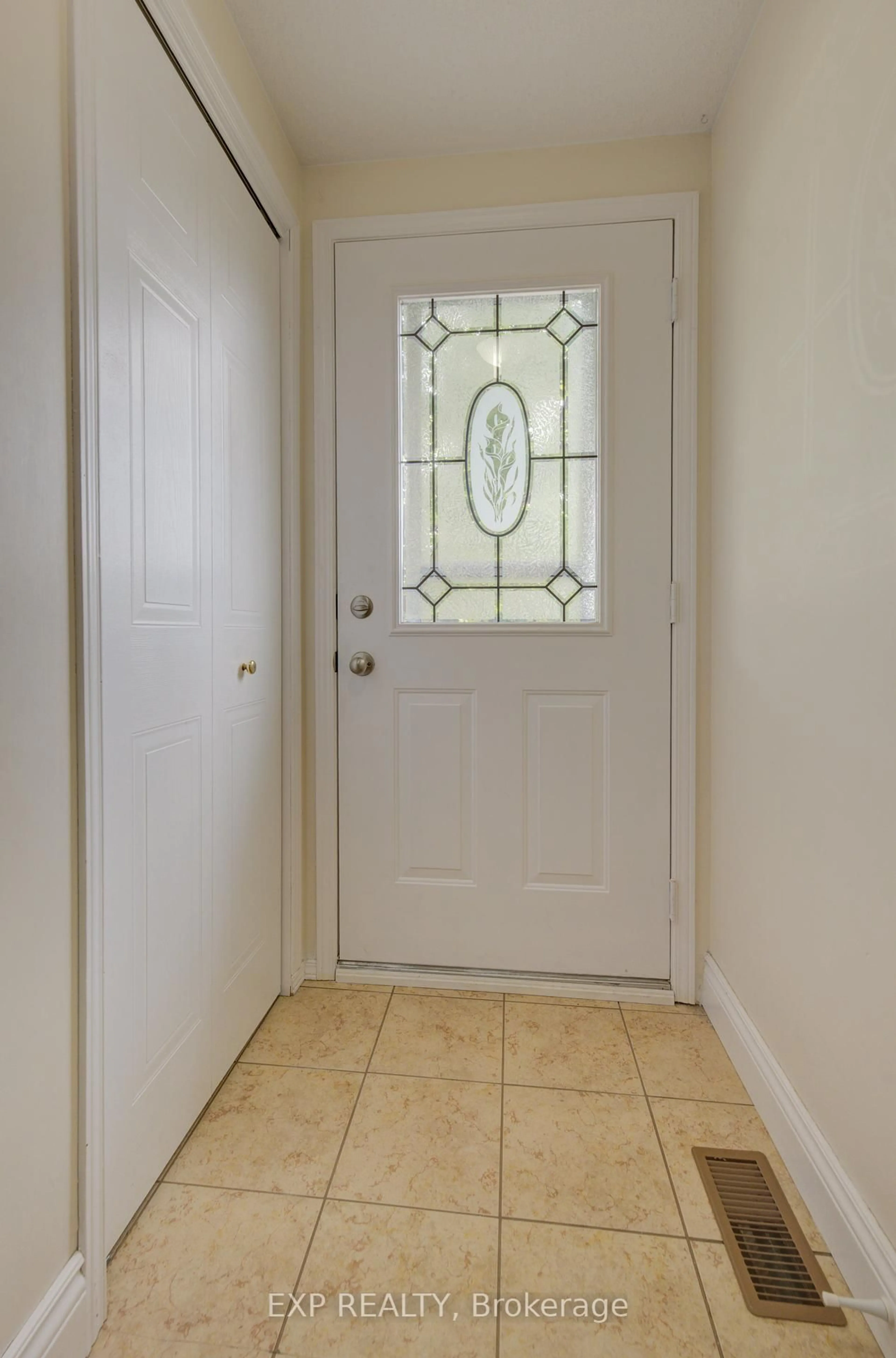 Indoor entryway for 4 Troy Cres, Guelph Ontario N1E 6W7
