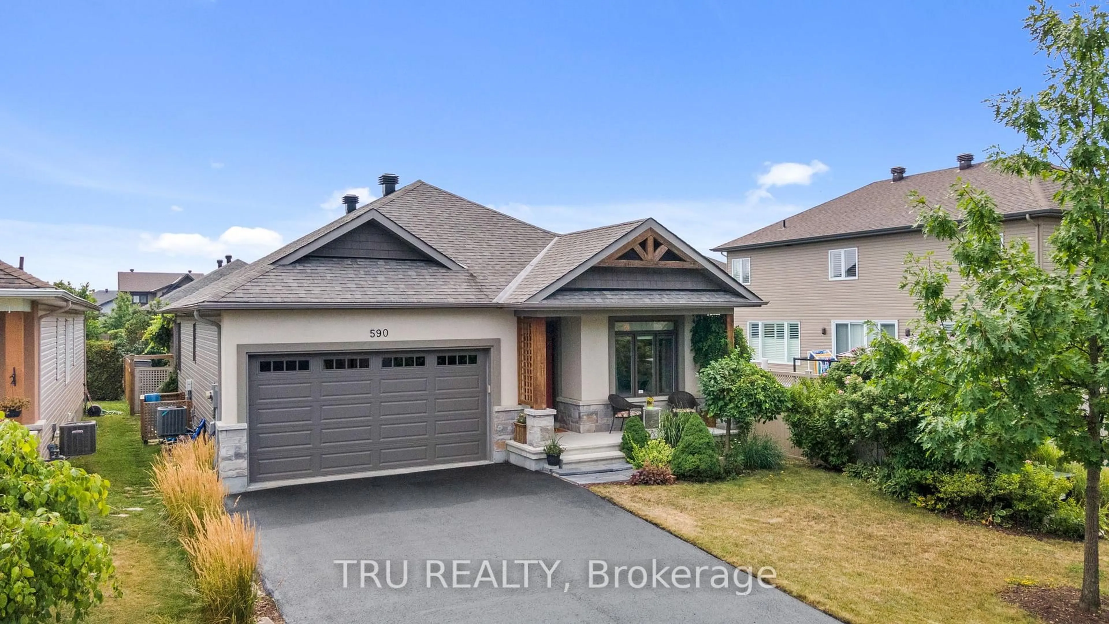 Home with vinyl exterior material, street for 590 Robert Hill St, Almonte Ontario K0A 1A0