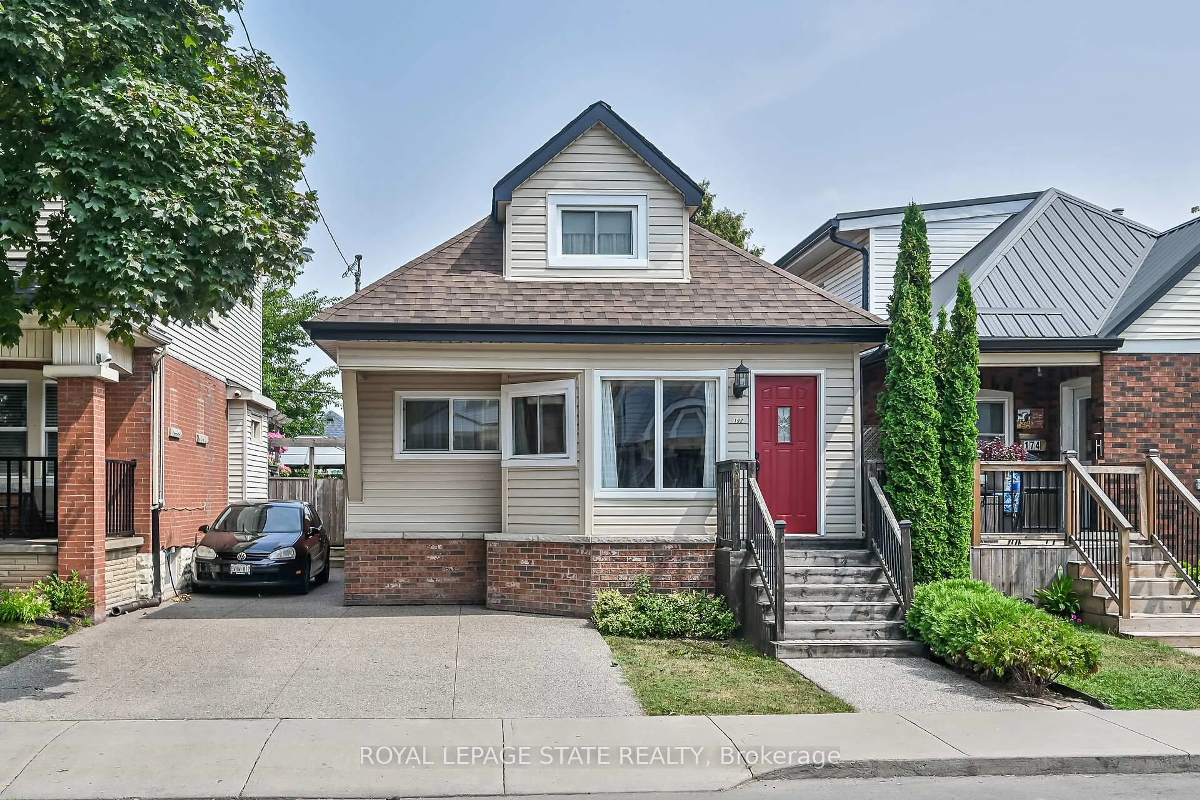Home with brick exterior material, street for 192 Cope St, Hamilton Ontario L8H 5B4