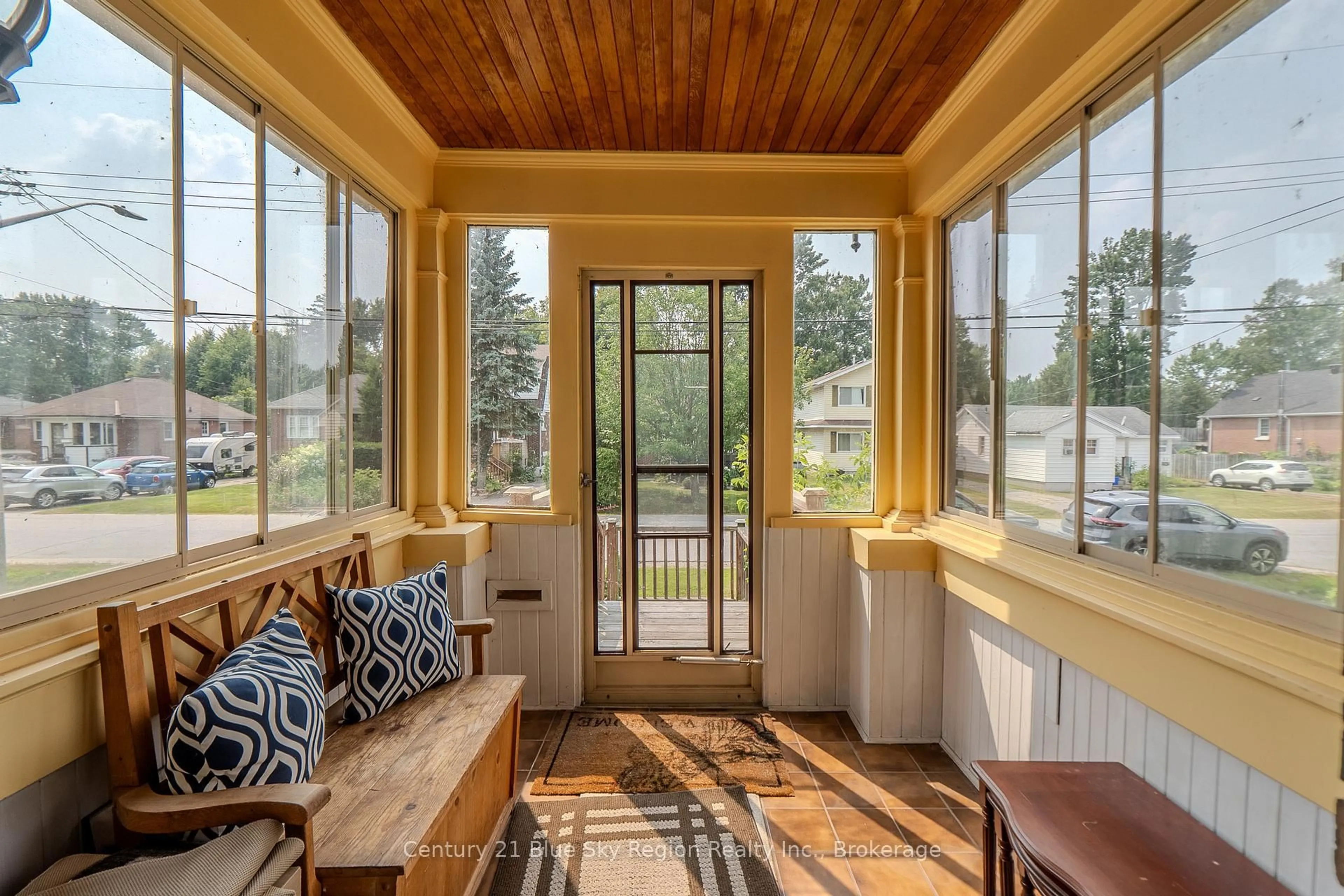 Indoor entryway for 56 Whitney Ave, North Bay Ontario P1A 1Y3